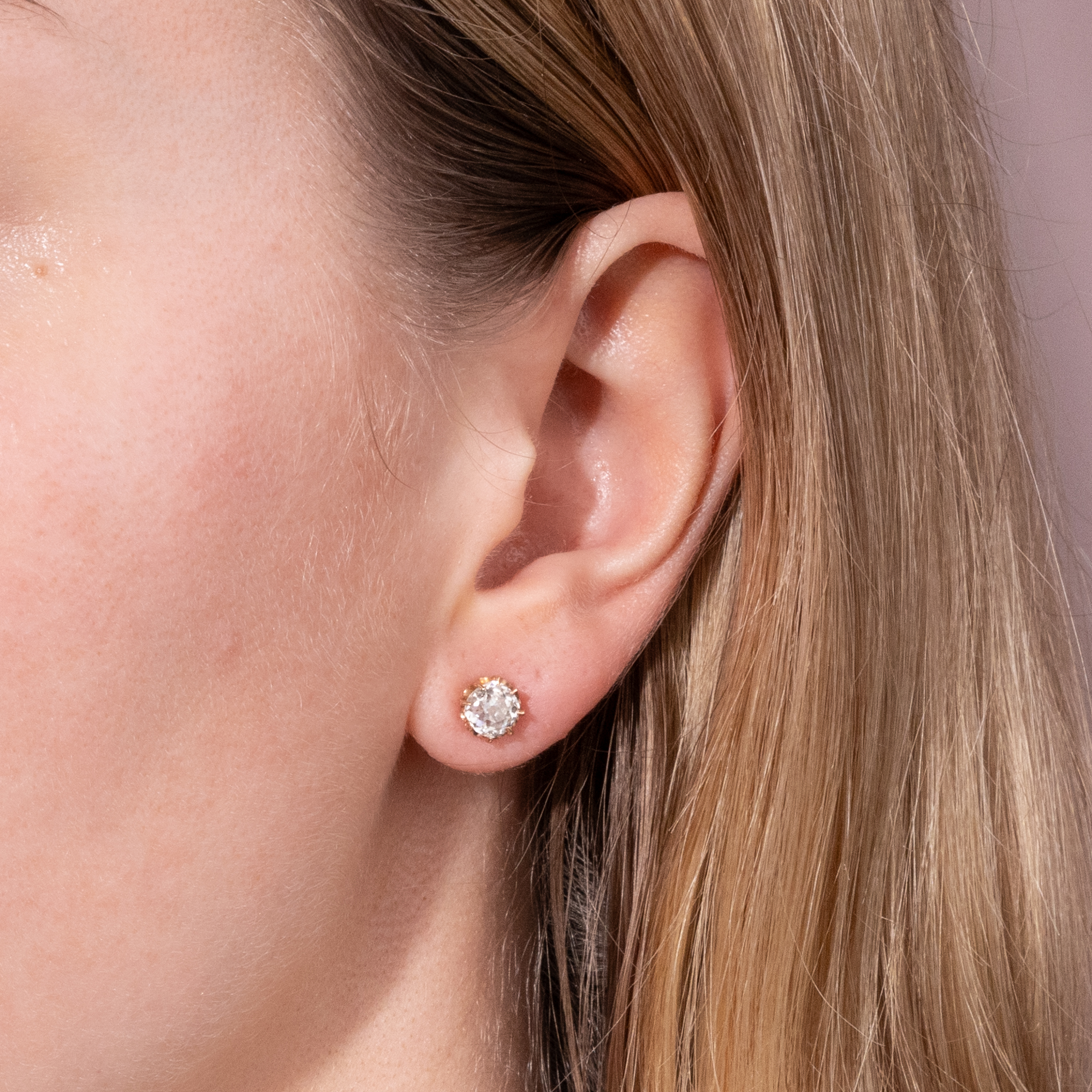 Zeitlose Ohrstecker mit 1,60 ct „Old Mine Cut“ Diamanten in Roségold, um 1890 Zeitlose Ohrstecker mit 1,60 ct „Old Mine Cut“ Diamanten in Roségold, um 1890