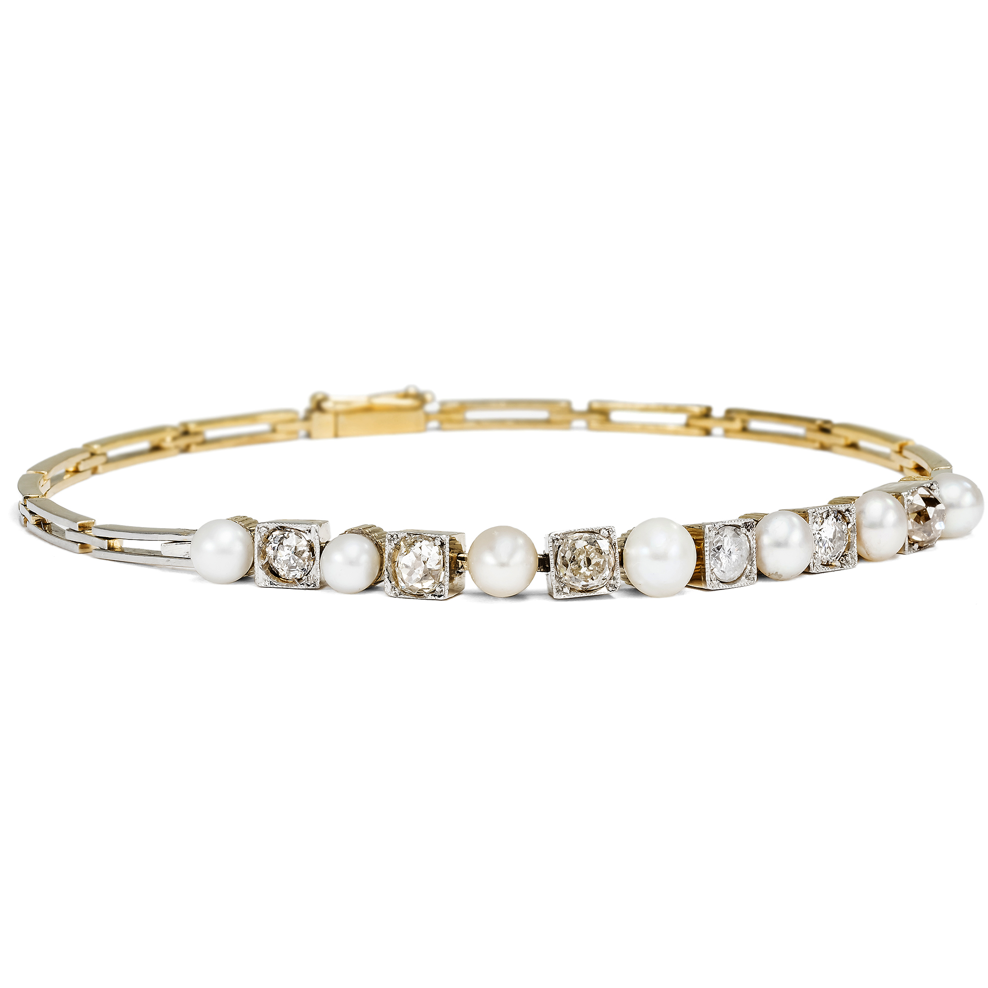 Delicate Bracelet With Diamonds & Pearls in Platinum on Gold, c. 1910 Delicate Bracelet With Diamonds & Pearls in Platinum on Gold, c. 1910