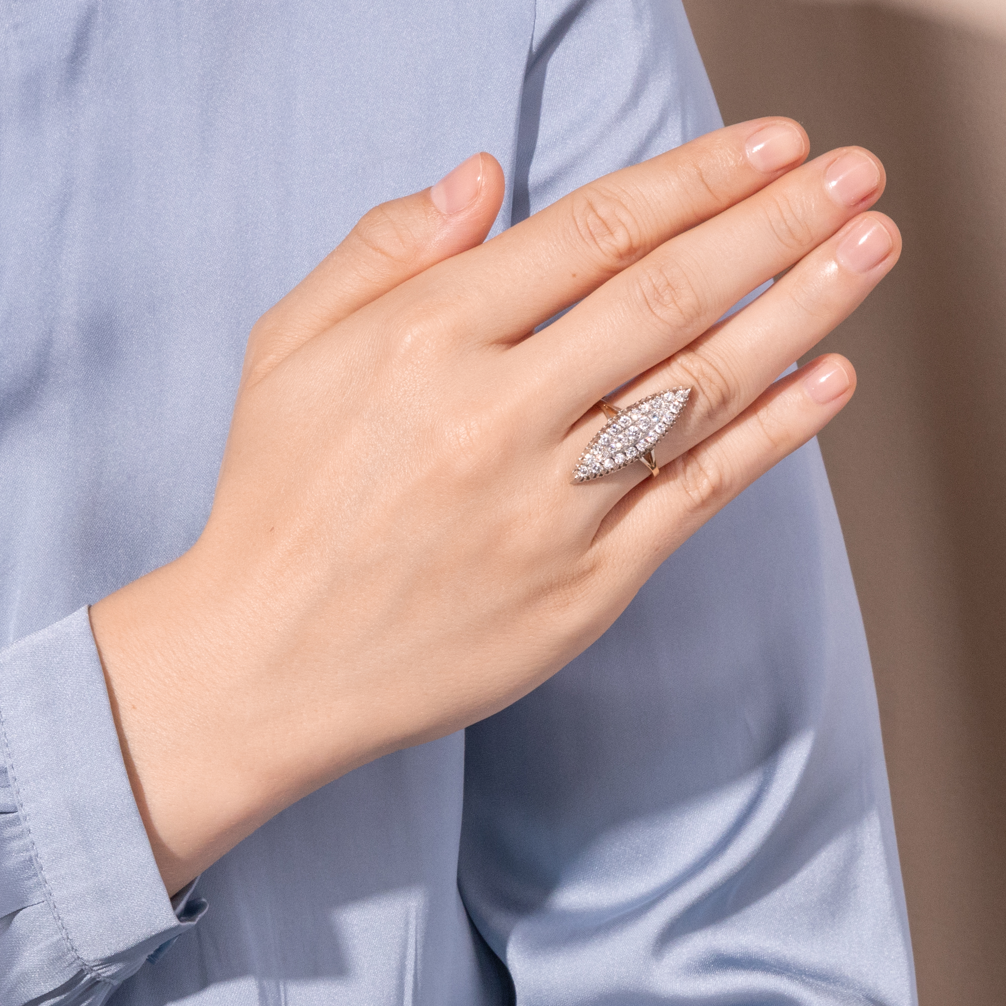 Eleganter vintage Ring mit Brillanten in Gold nach historischem Vorbild, um 1990 Eleganter vintage Ring mit Brillanten in Gold nach historischem Vorbild, um 1990