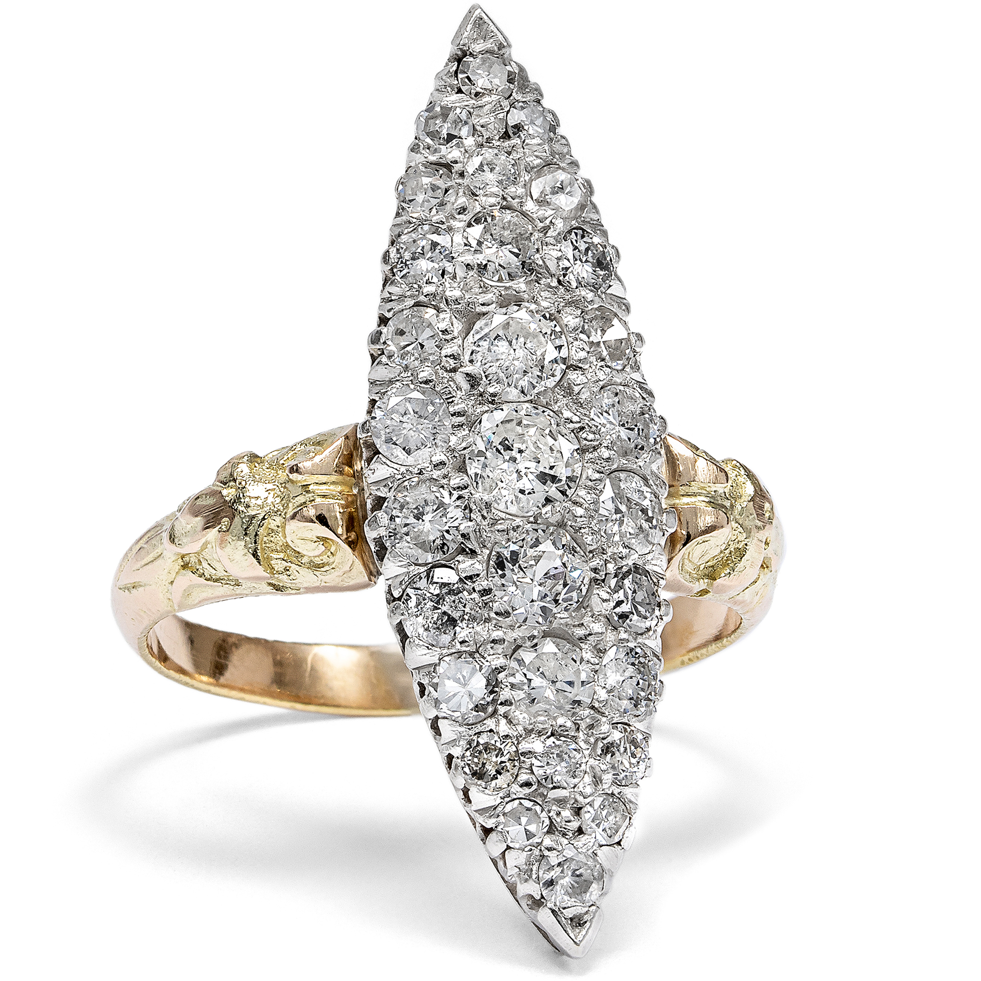 Antiker Schiffchenring mit Diamanten in unterschiedlichen Schliffen, um 1930 Antiker Schiffchenring mit Diamanten in unterschiedlichen Schliffen, um 1930