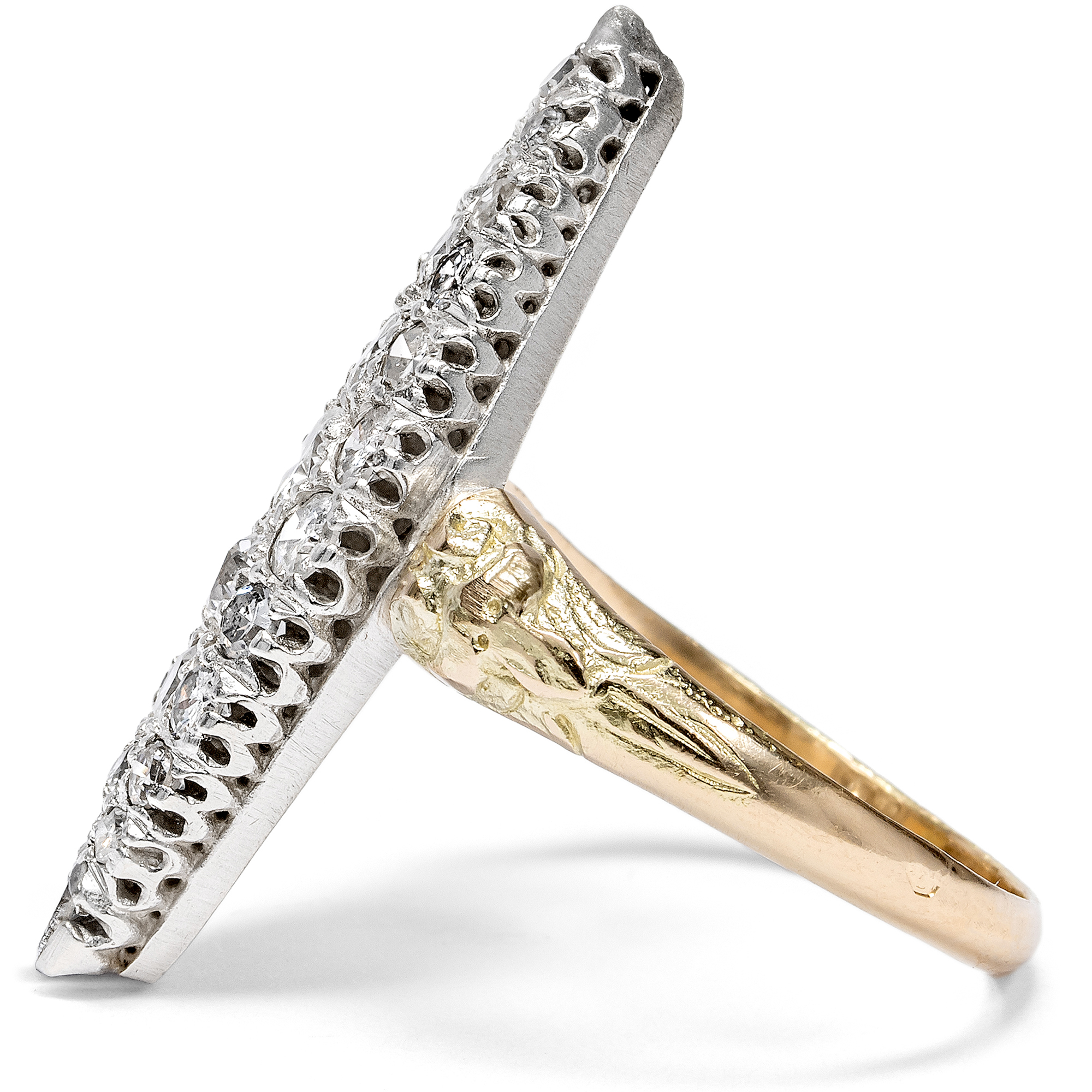 Antiker Schiffchenring mit Diamanten in unterschiedlichen Schliffen, um 1930 Antiker Schiffchenring mit Diamanten in unterschiedlichen Schliffen, um 1930