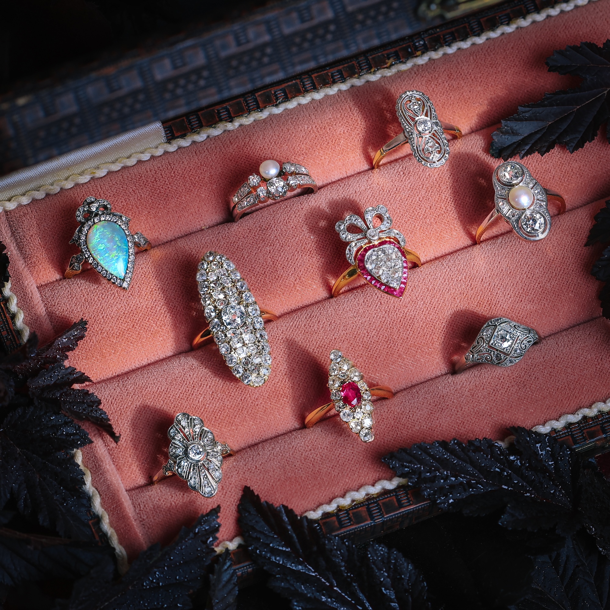 Großer Schiffchenring der Belle Époque mit 3,07 ct Altschliff-Diamanten, um 1890 Großer Schiffchenring der Belle Époque mit 3,07 ct Altschliff-Diamanten, um 1890