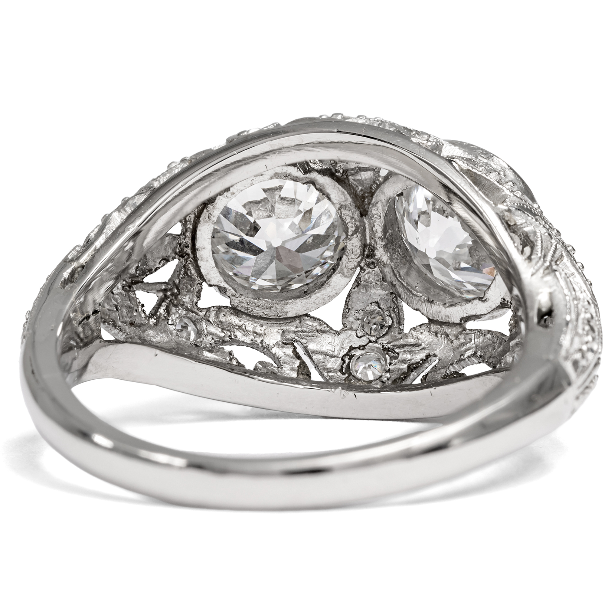 Expressive "Toi & Moi" Ring with 2.40 ct Diamonds in White Gold & Platinum, Circa 1925 Expressive "Toi & Moi" Ring with 2.40 ct Diamonds in White Gold & Platinum, Circa 1925