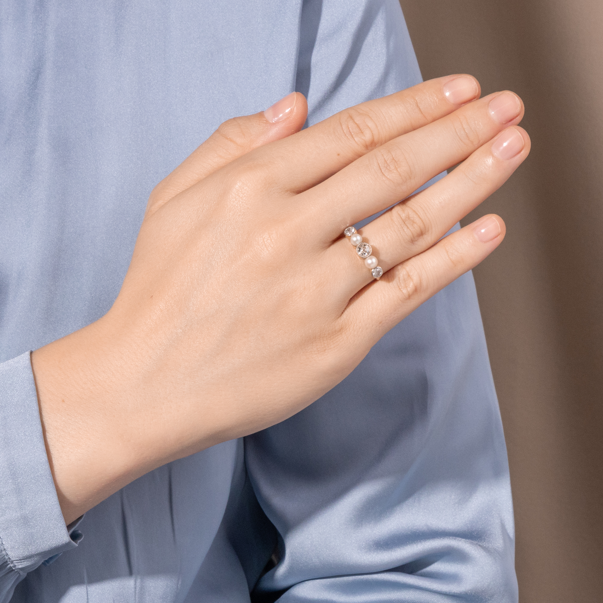 Antiker Ring mit Perlen und Diamanten in Platin auf Gold, um 1900 Antiker Ring mit Perlen und Diamanten in Platin auf Gold, um 1900