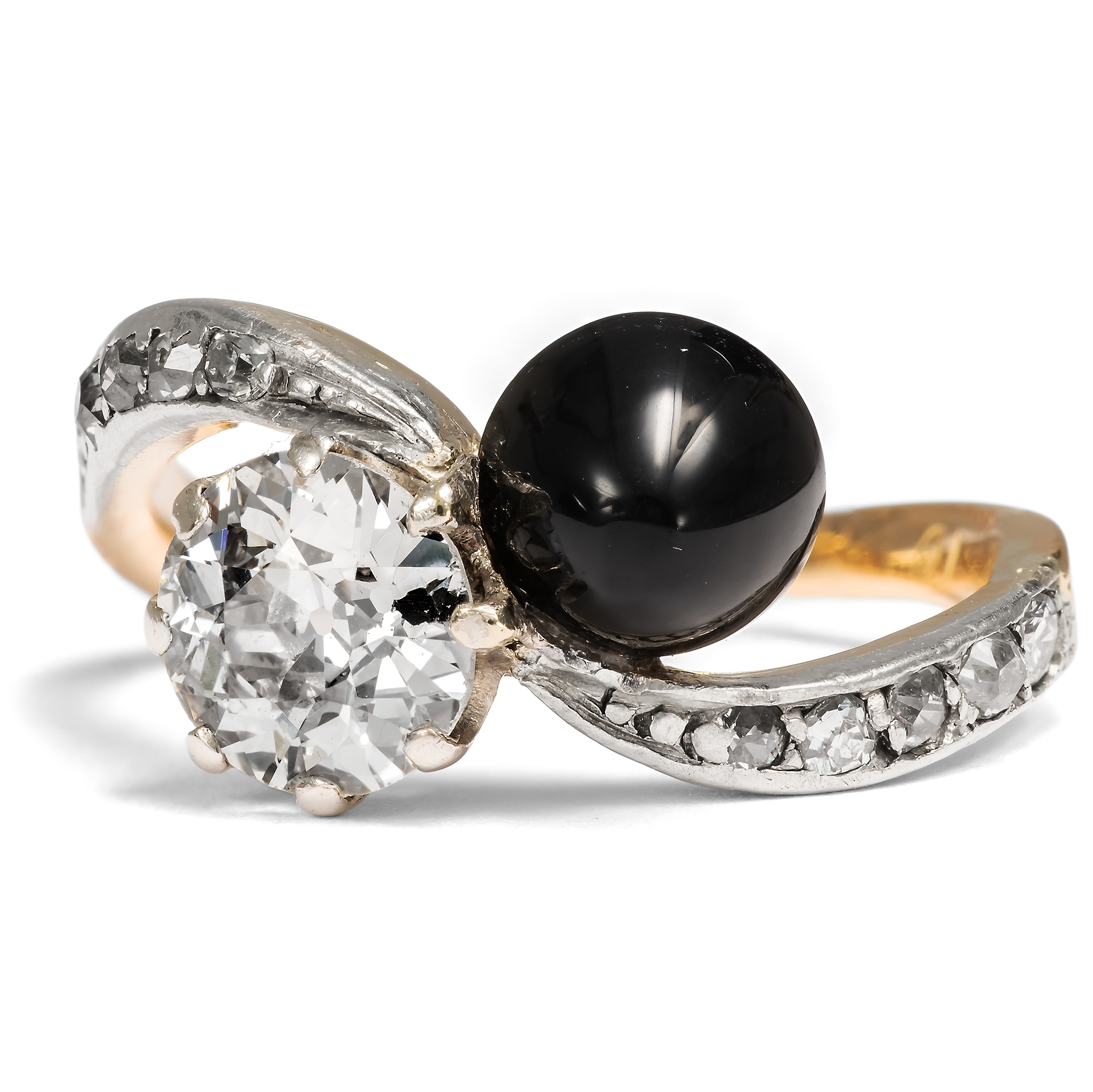 Ungewöhnlicher „Crossover“-Ring mit Diamanten & Onyx, um 1905 Ungewöhnlicher „Crossover“-Ring mit Diamanten & Onyx, um 1905