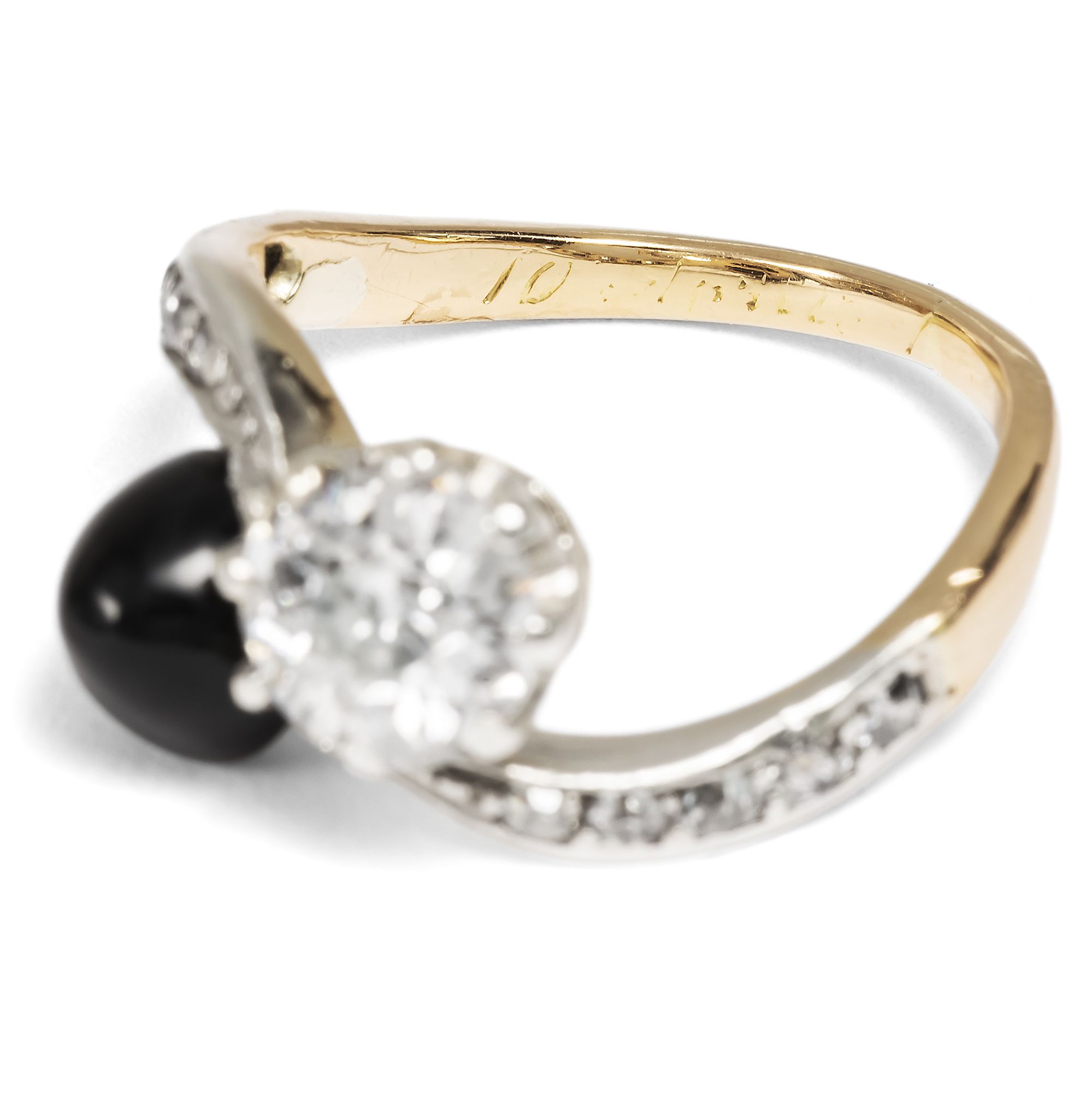 Ungewöhnlicher „Crossover“-Ring mit Diamanten & Onyx, um 1905 Ungewöhnlicher „Crossover“-Ring mit Diamanten & Onyx, um 1905