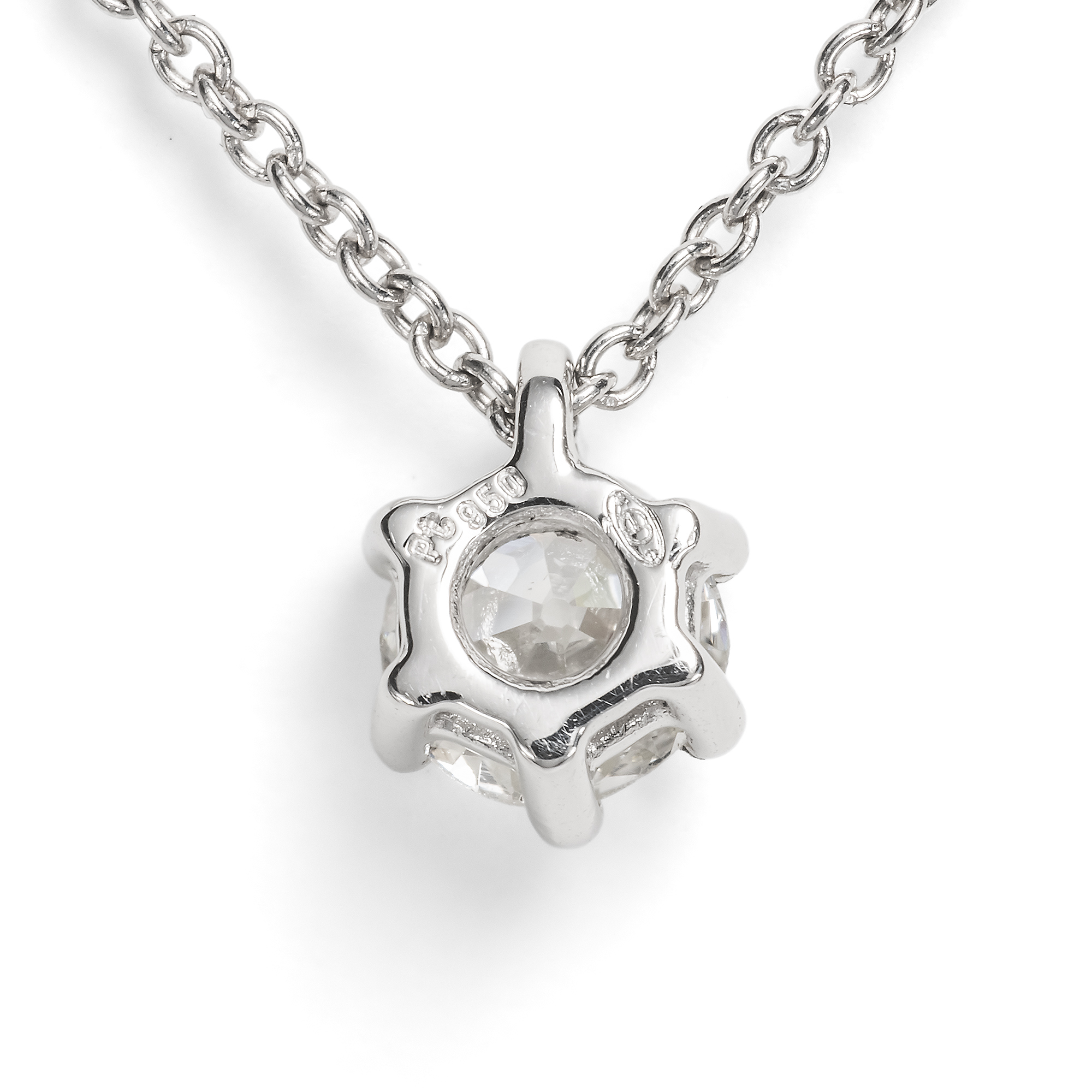 Anhänger mit funkelndem 0,46 ct Diamant im Altschliff in Platin aus unserer Werkstatt Anhänger mit funkelndem 0,46 ct Diamant im Altschliff in Platin aus unserer Werkstatt