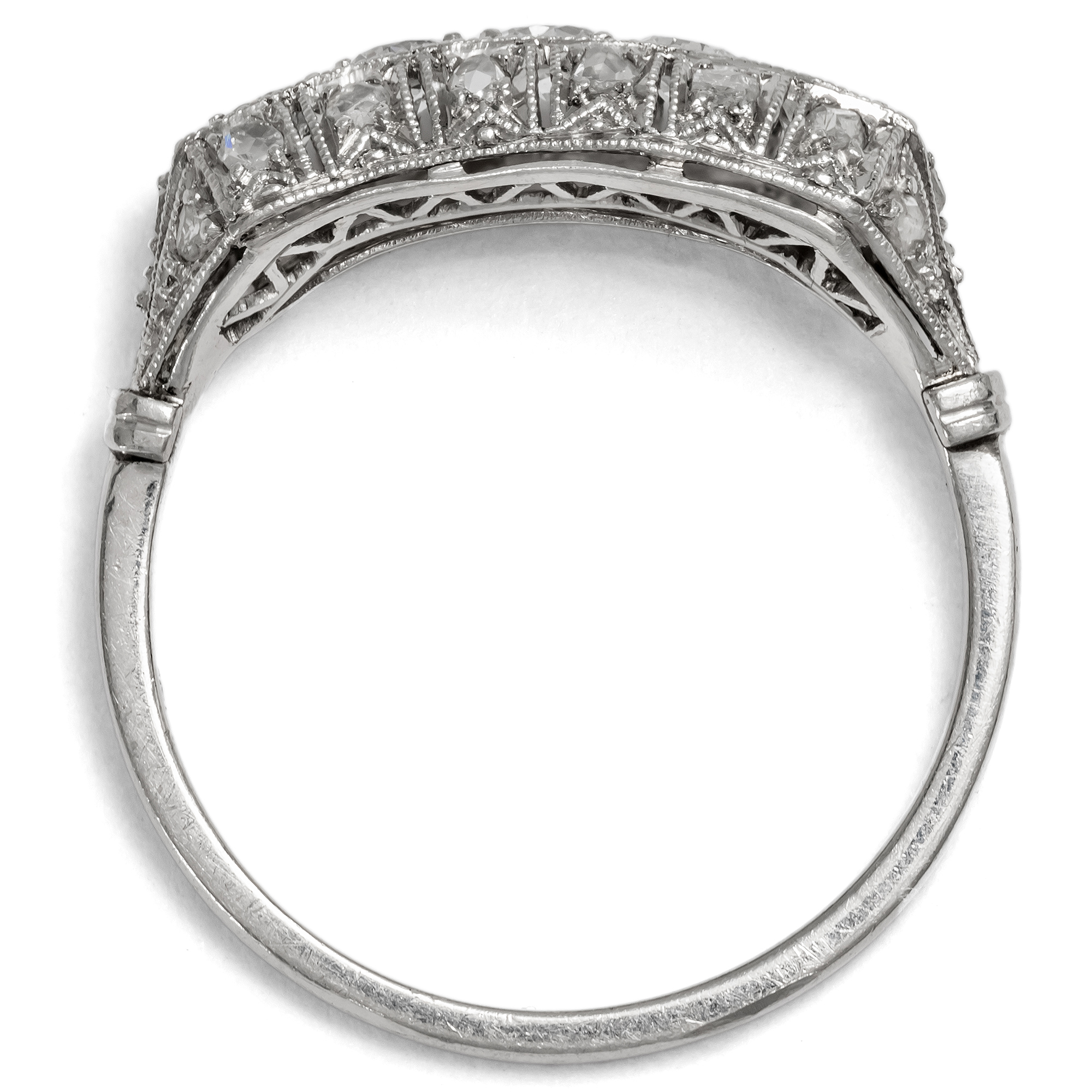 Fine Art Déco Ring with Diamonds in Platinum, c. 1930 Fine Art Déco Ring with Diamonds in Platinum, c. 1930