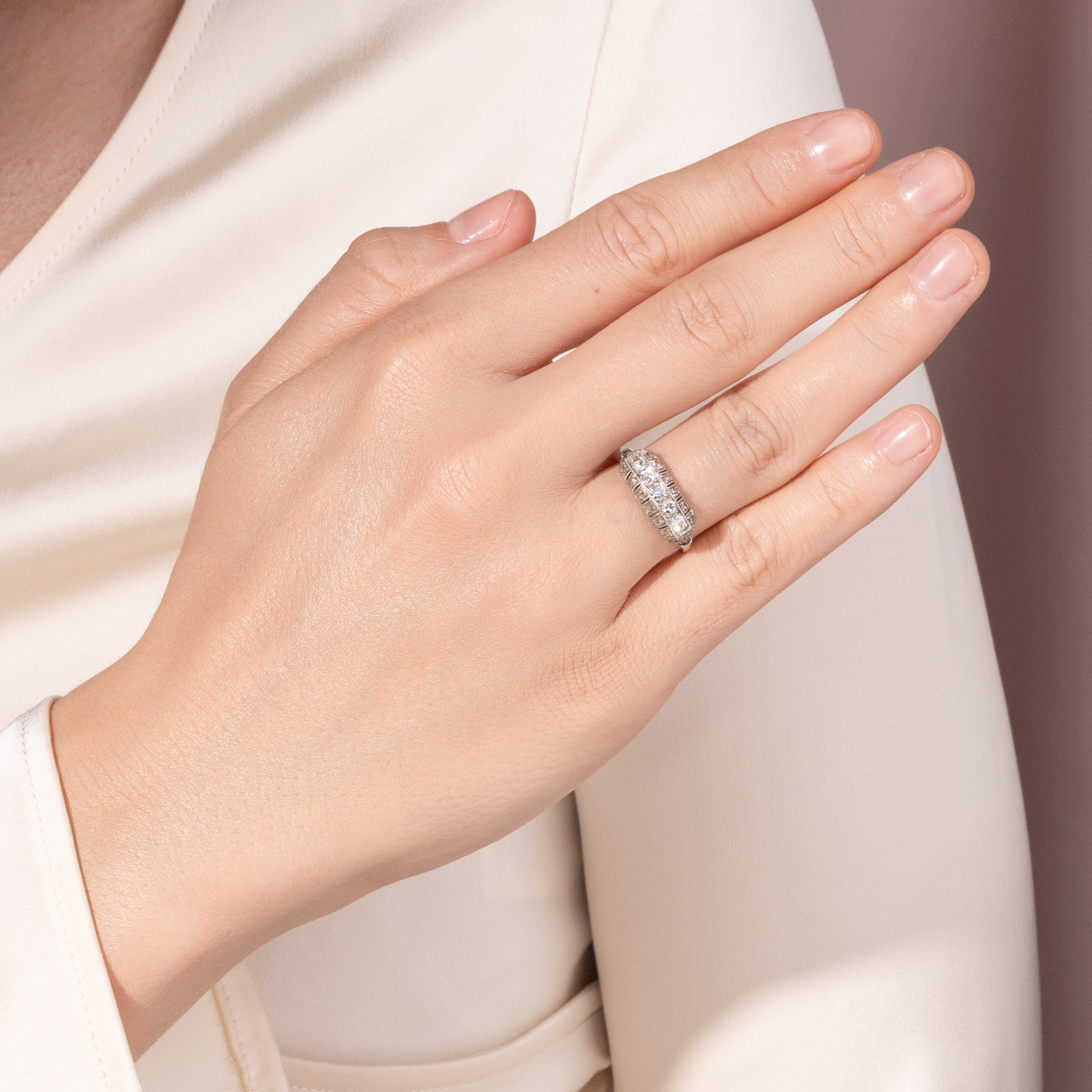 Fine Art Déco Ring with Diamonds in Platinum, c. 1930 Fine Art Déco Ring with Diamonds in Platinum, c. 1930