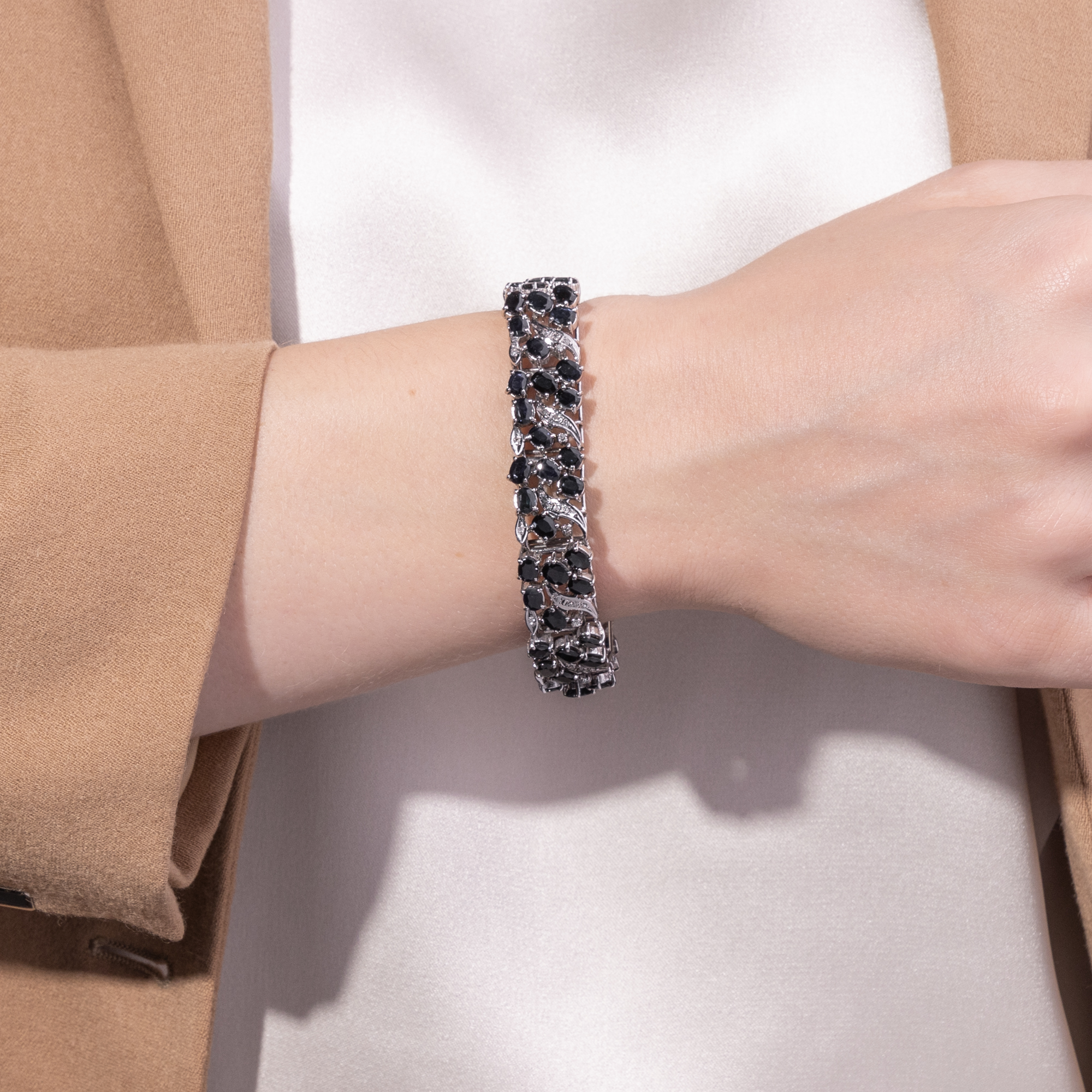 Prachtvolles vintage Armband mit Saphiren & Diamanten in Silber, um 1970 Prachtvolles vintage Armband mit Saphiren & Diamanten in Silber, um 1970