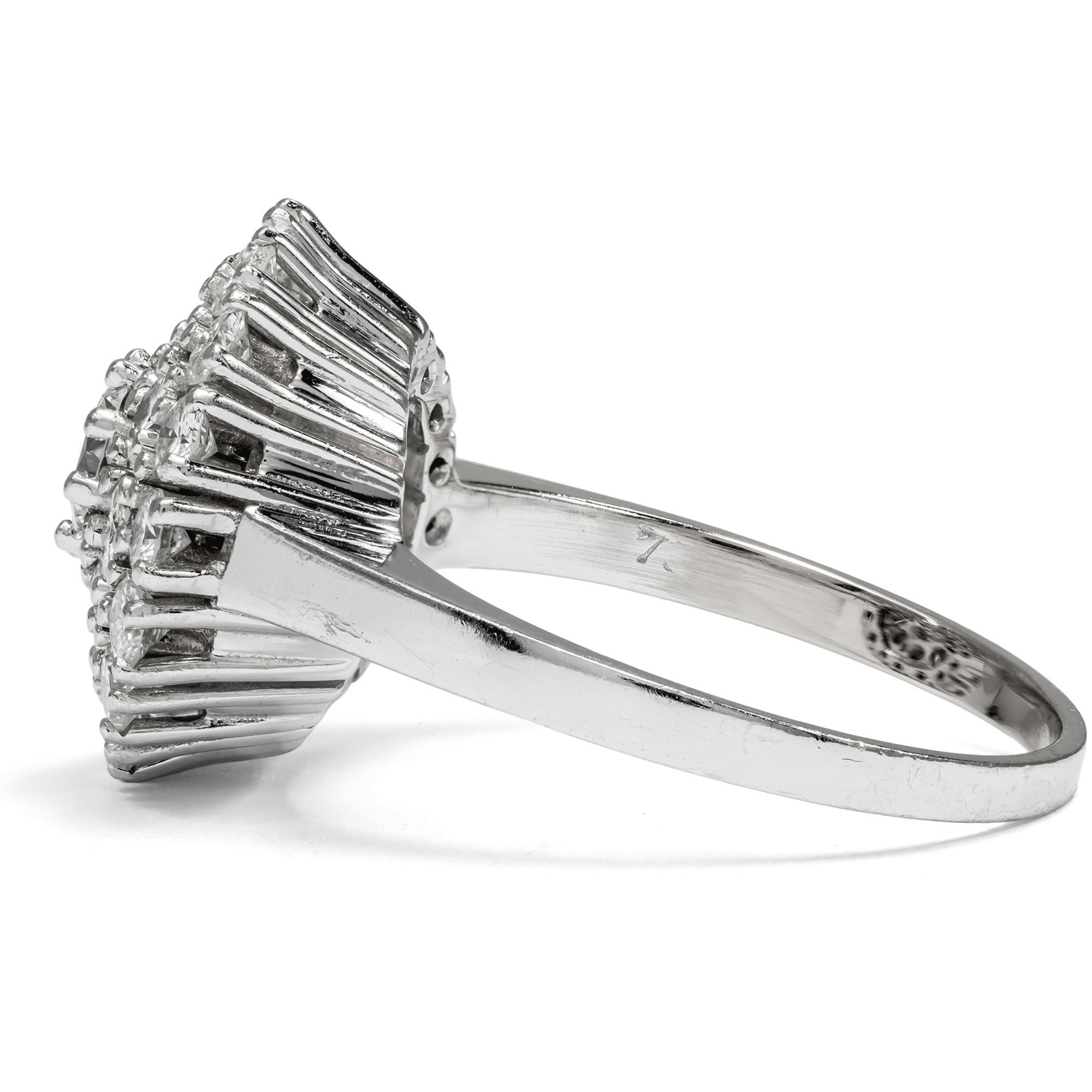 Luxuriöser vintage Ring mit 1,72 ct Diamanten in Weißgold, um 1970 Luxuriöser vintage Ring mit 1,72 ct Diamanten in Weißgold, um 1970