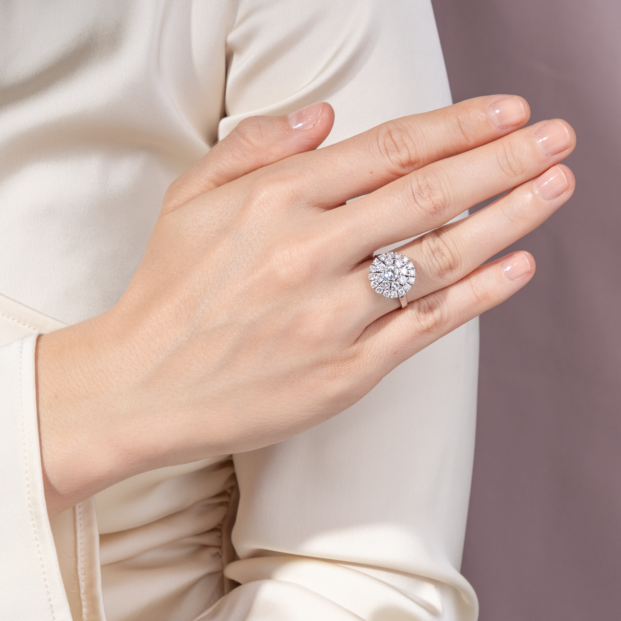 Luxuriöser vintage Ring mit 1,72 ct Diamanten in Weißgold, um 1970 Luxuriöser vintage Ring mit 1,72 ct Diamanten in Weißgold, um 1970