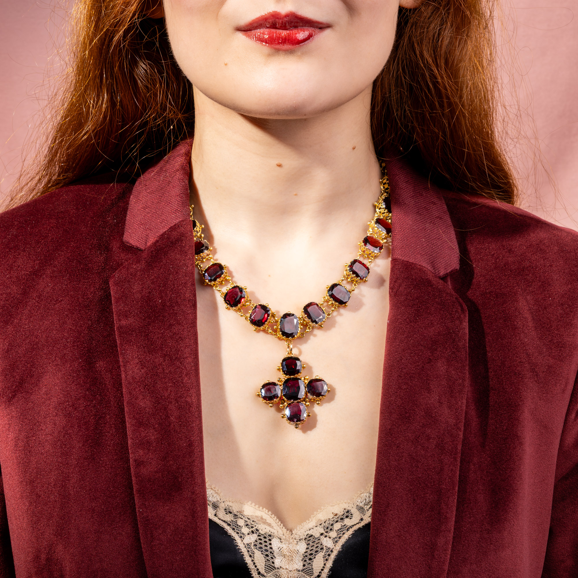 Prachtvolles viktorianisches Collier mit Granaten in Gold, um 1880 Prachtvolles viktorianisches Collier mit Granaten in Gold, um 1880