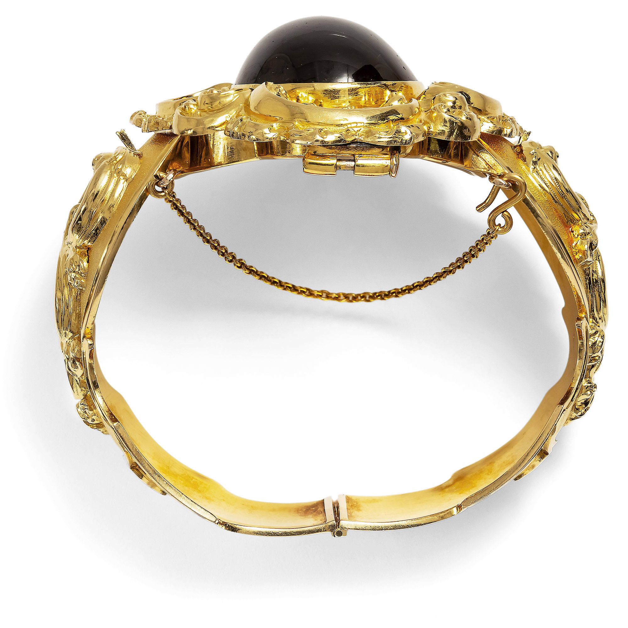 Prachtvoller Armreif mit großem Granat in Gold, zu Anhänger & Brosche konvertierbar, um 1840 Prachtvoller Armreif mit großem Granat in Gold, zu Anhänger & Brosche konvertierbar, um 1840