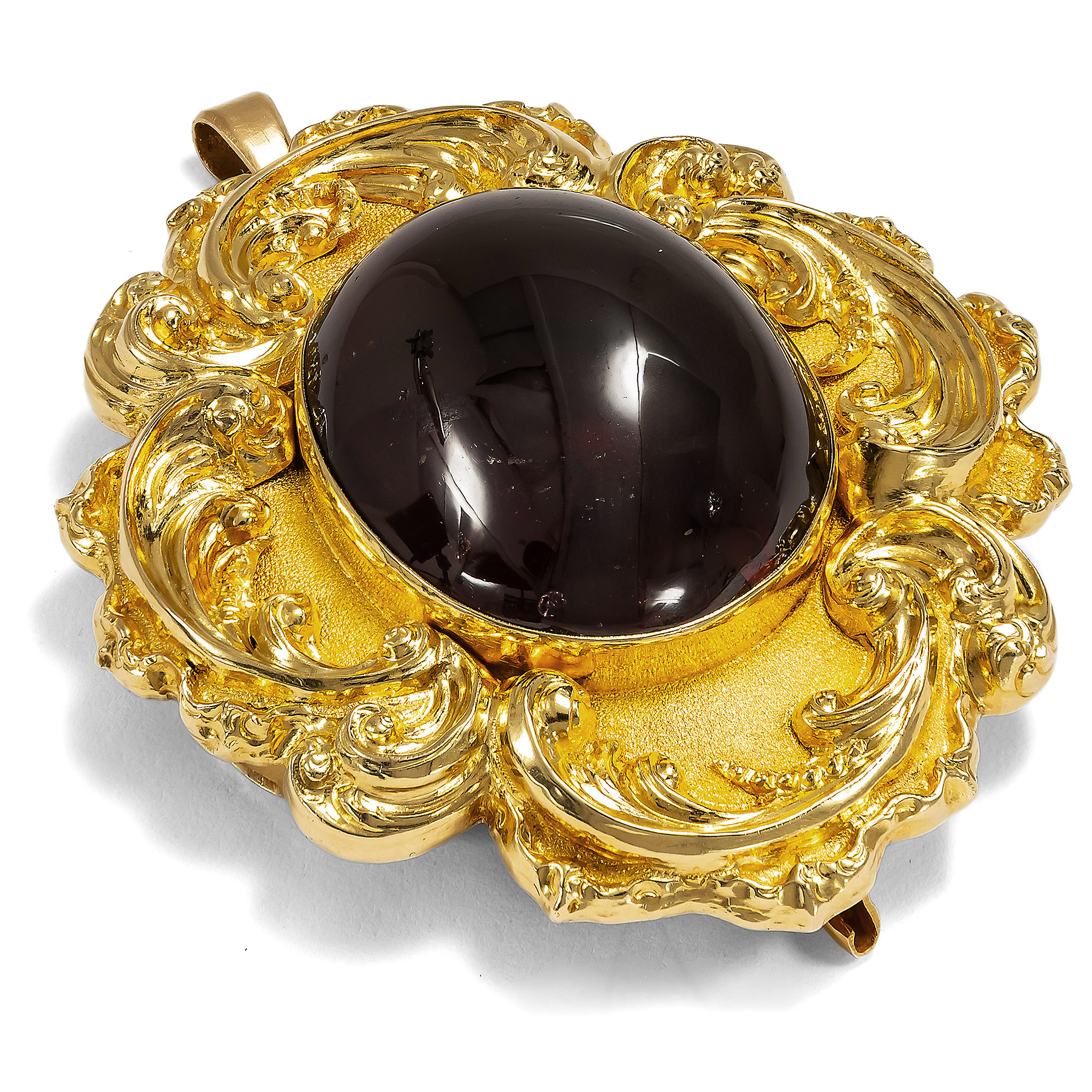 Prachtvoller Armreif mit großem Granat in Gold, zu Anhänger & Brosche konvertierbar, um 1840 Prachtvoller Armreif mit großem Granat in Gold, zu Anhänger & Brosche konvertierbar, um 1840