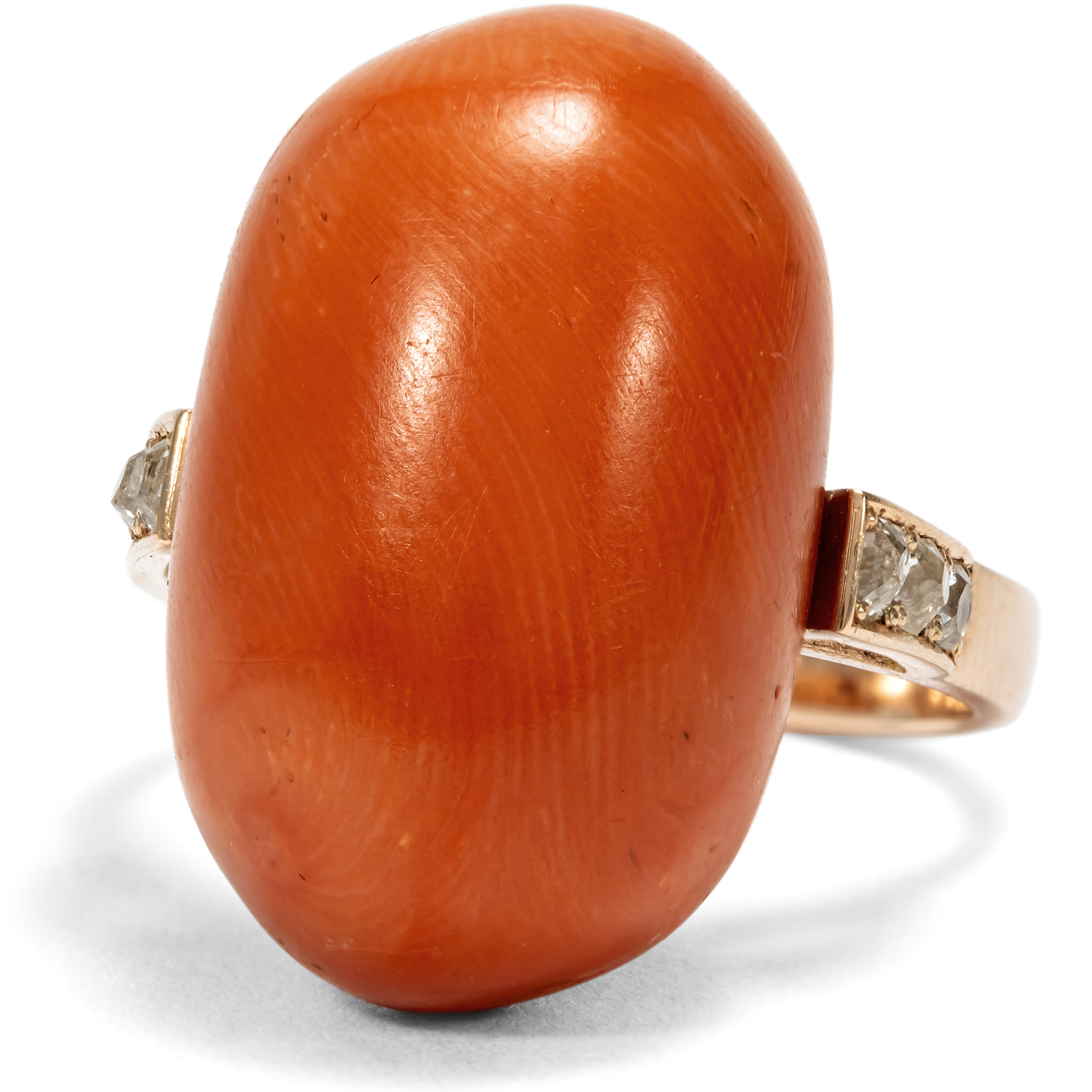 Großer Ring mit antiker Koralle & Diamanten in Rotgold aus unserer Werkstatt Großer Ring mit antiker Koralle & Diamanten in Rotgold aus unserer Werkstatt