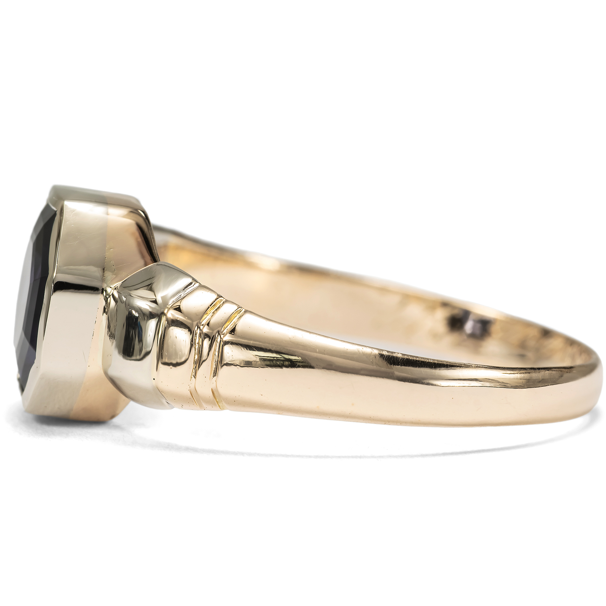 Ungewöhnlicher antiker Ring mit Iolith in Gold, datiert 1917 Ungewöhnlicher antiker Ring mit Iolith in Gold, datiert 1917