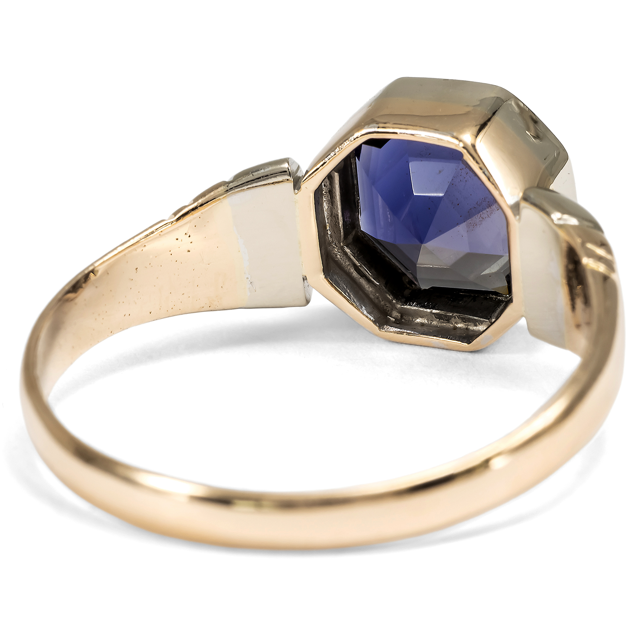 Ungewöhnlicher antiker Ring mit Iolith in Gold, datiert 1917 Ungewöhnlicher antiker Ring mit Iolith in Gold, datiert 1917