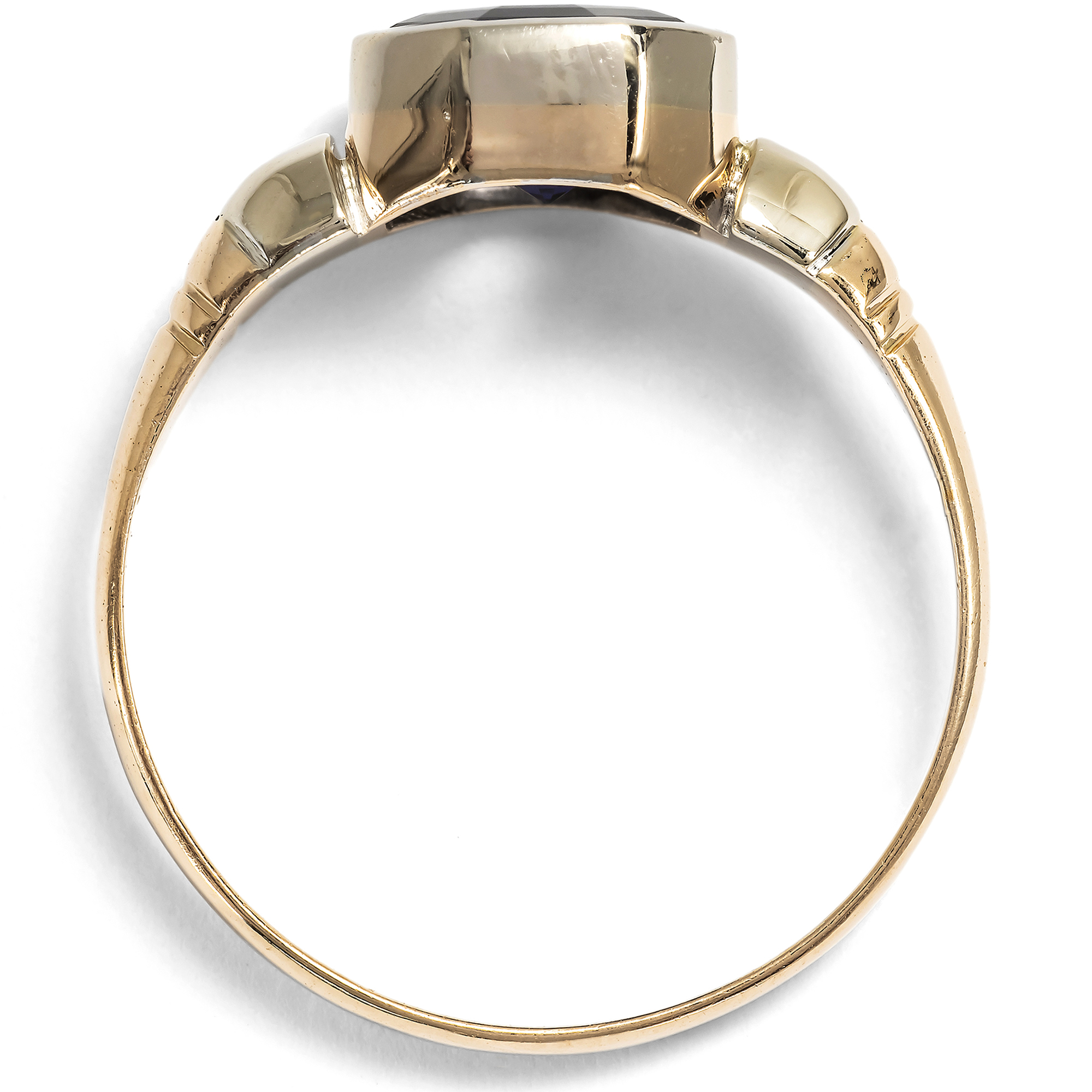 Ungewöhnlicher antiker Ring mit Iolith in Gold, datiert 1917 Ungewöhnlicher antiker Ring mit Iolith in Gold, datiert 1917