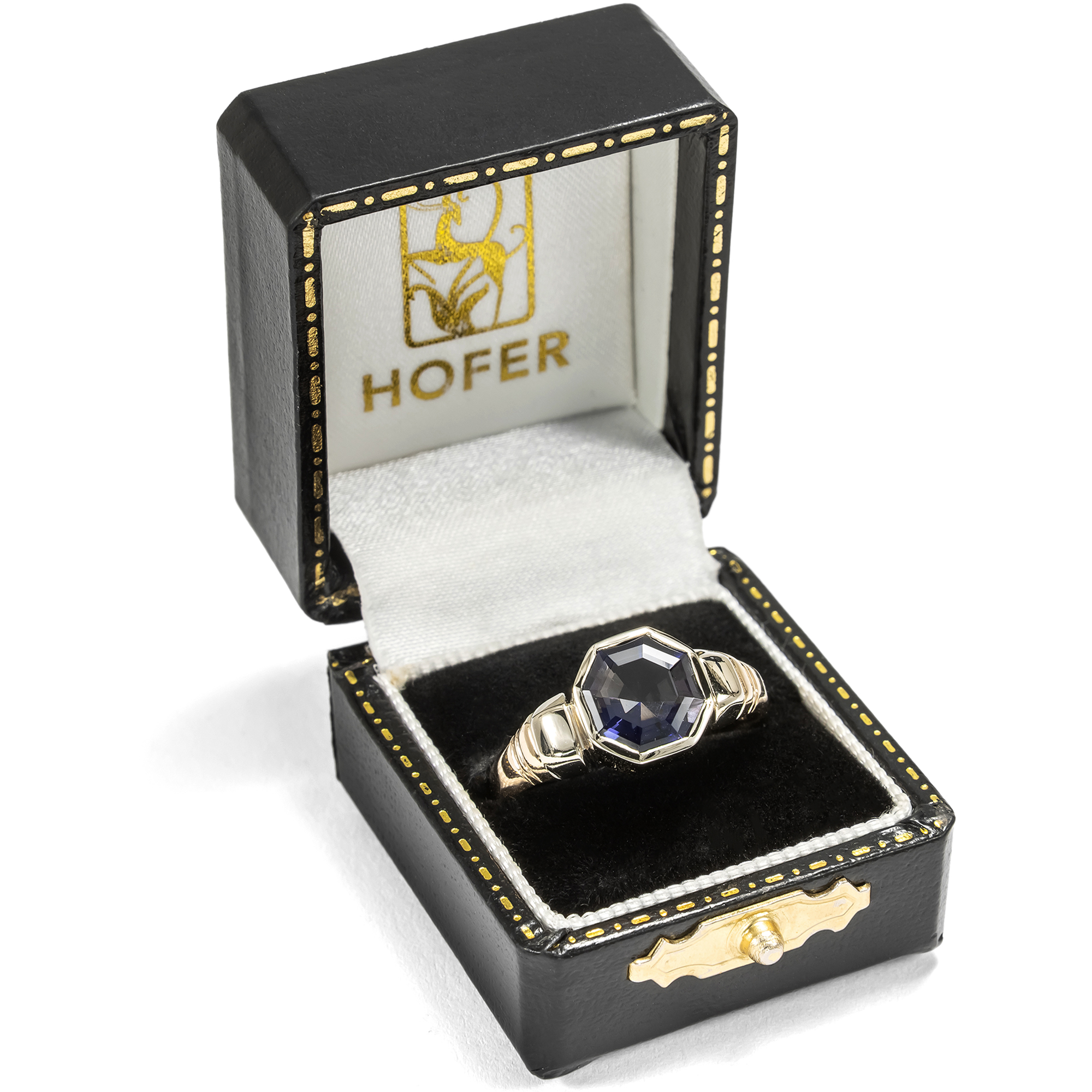 Ungewöhnlicher antiker Ring mit Iolith in Gold, datiert 1917 Ungewöhnlicher antiker Ring mit Iolith in Gold, datiert 1917