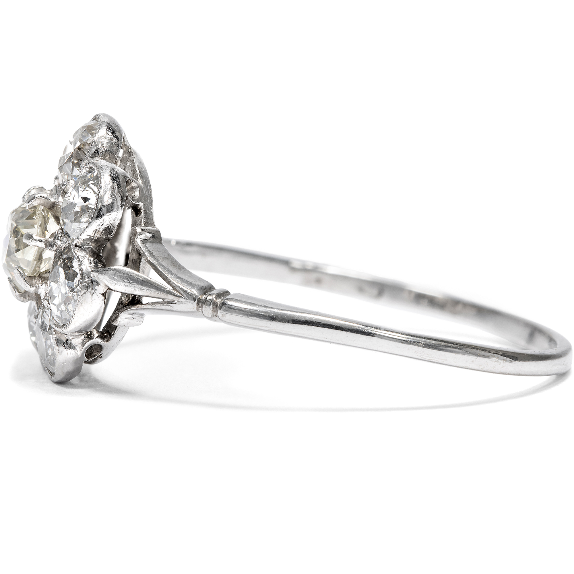 Zauberhafter „Daisy“-Ring mit Diamanten im Altschliff, England um 1900 Zauberhafter „Daisy“-Ring mit Diamanten im Altschliff, England um 1900