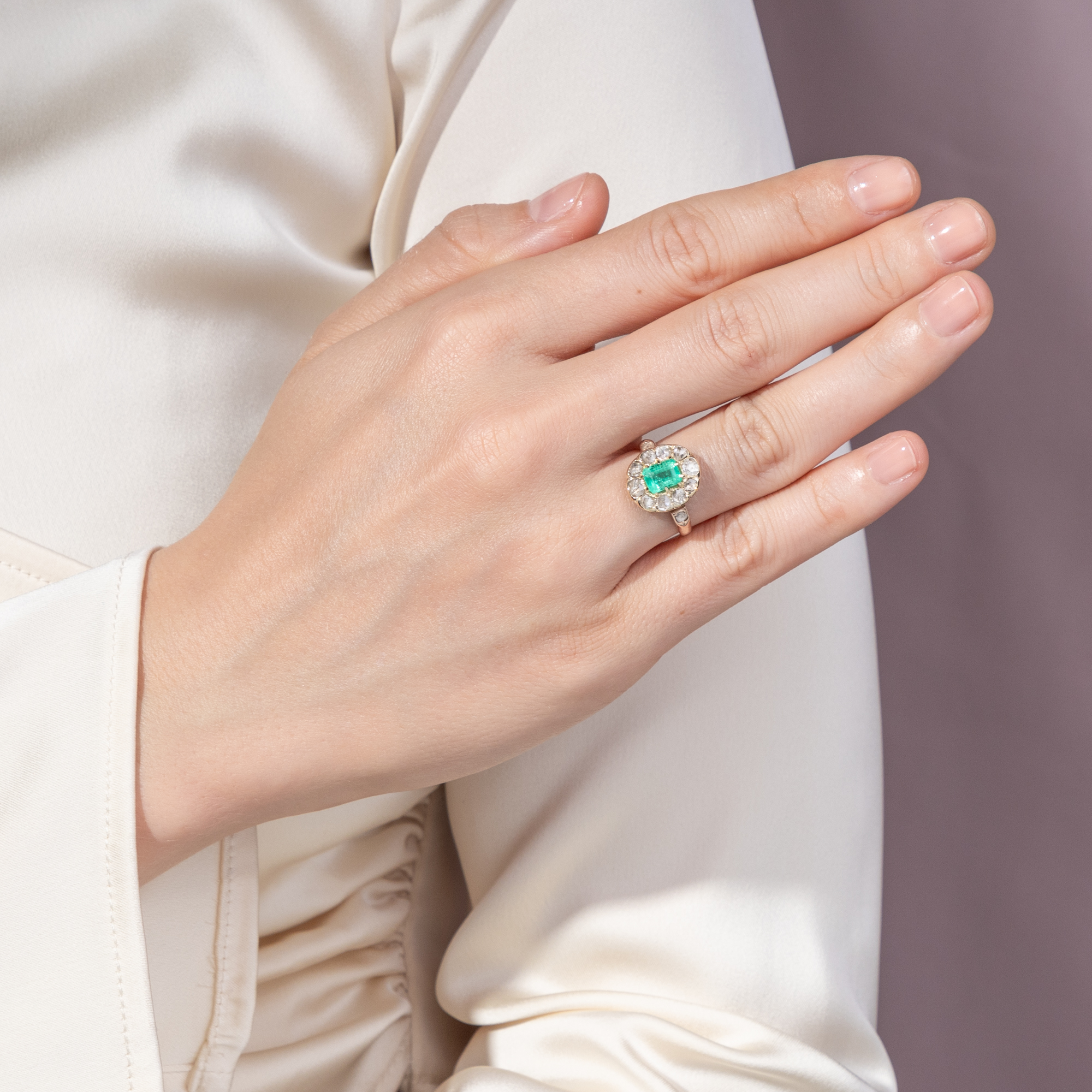 Eleganter Ring mit Smaragd & Diamanten im Rosenschliff, Mariage aus antiken Elementen, um 1890 & später Eleganter Ring mit Smaragd & Diamanten im Rosenschliff, Mariage aus antiken Elementen, um 1890 & später