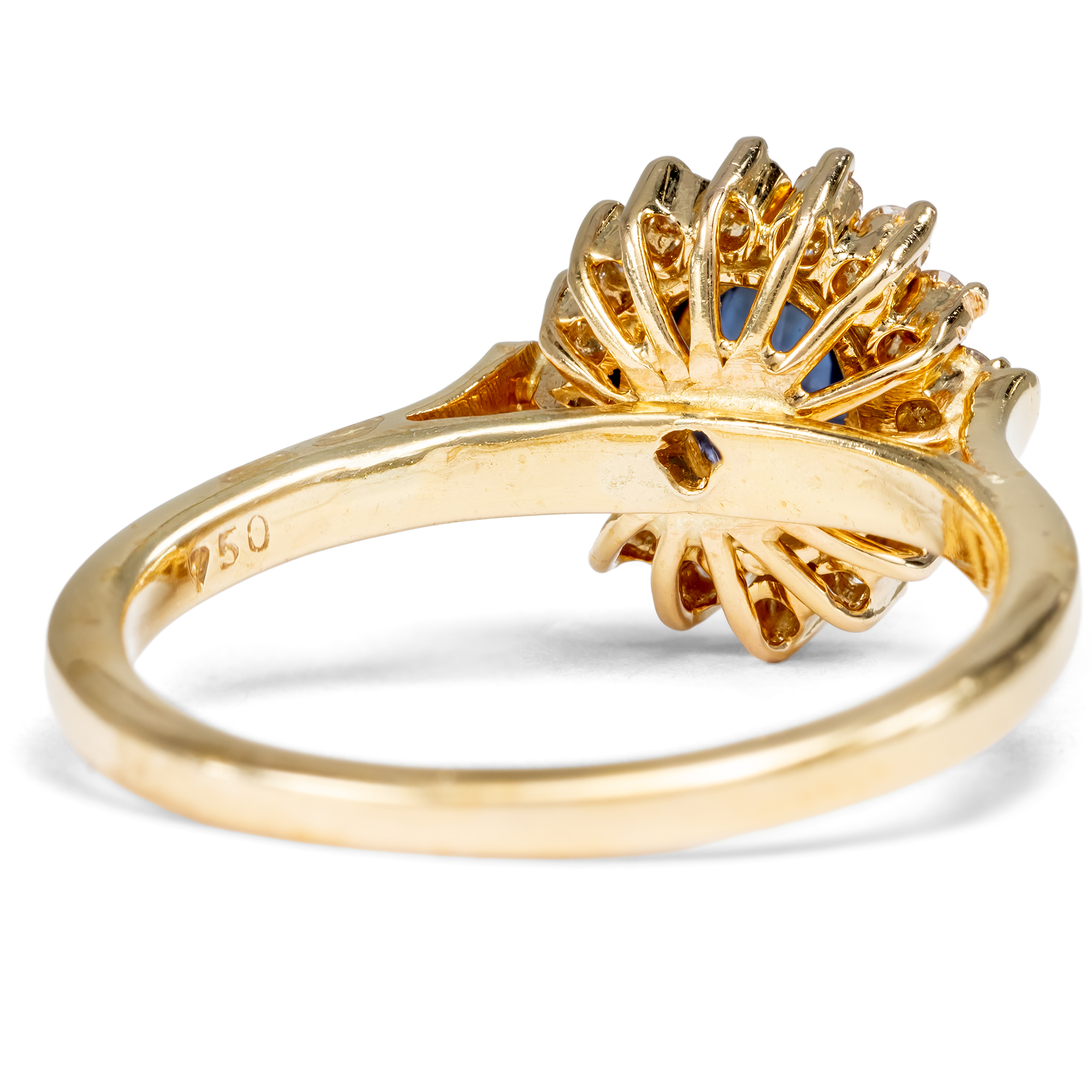 Feiner Entourage-Ring mit Saphir & Brillanten in Gold, um 1985 Feiner Entourage-Ring mit Saphir & Brillanten in Gold, um 1985
