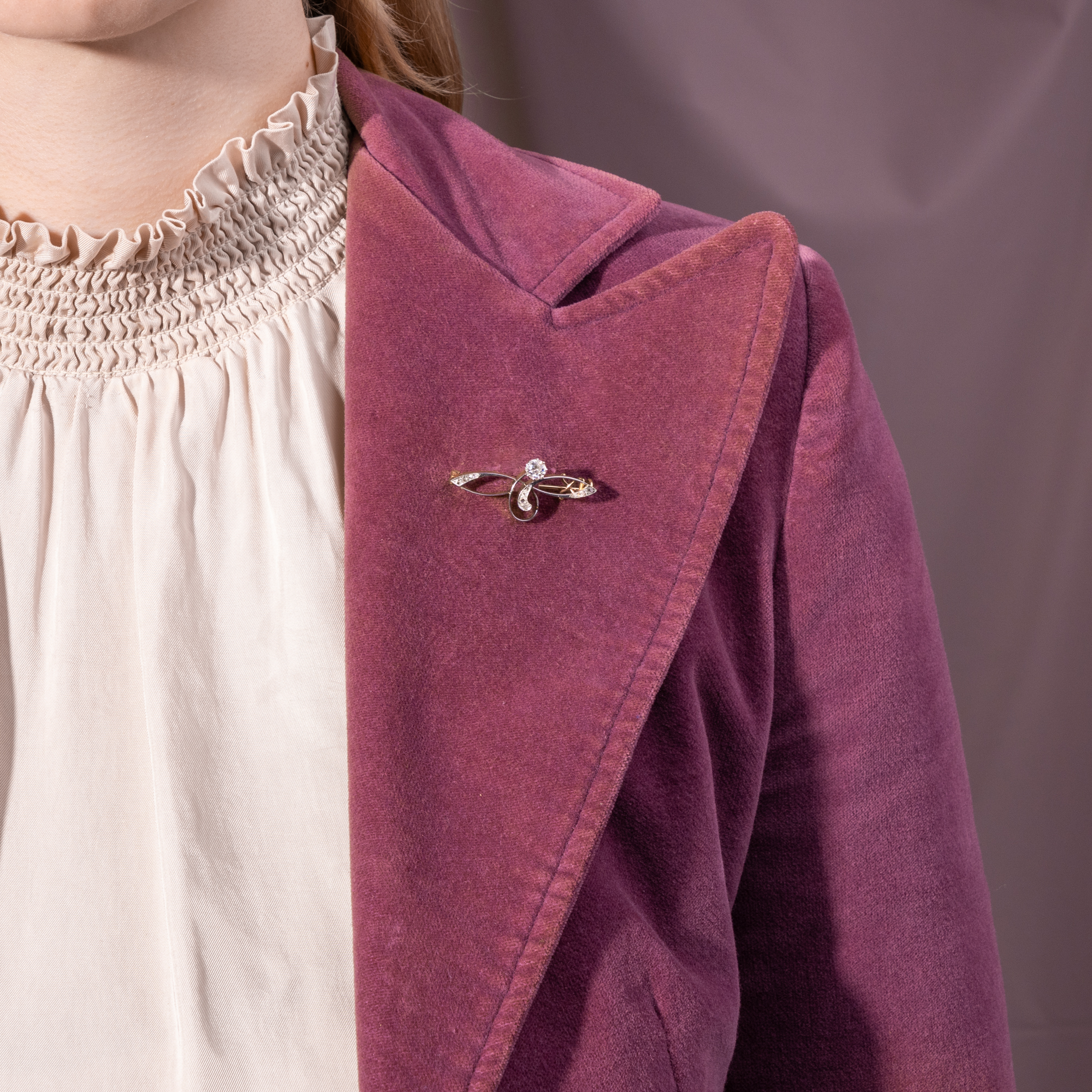 Elegant Art Nouveau Diamond and Platinum Brooch, c. 1905 Elegant Art Nouveau Diamond and Platinum Brooch, c. 1905