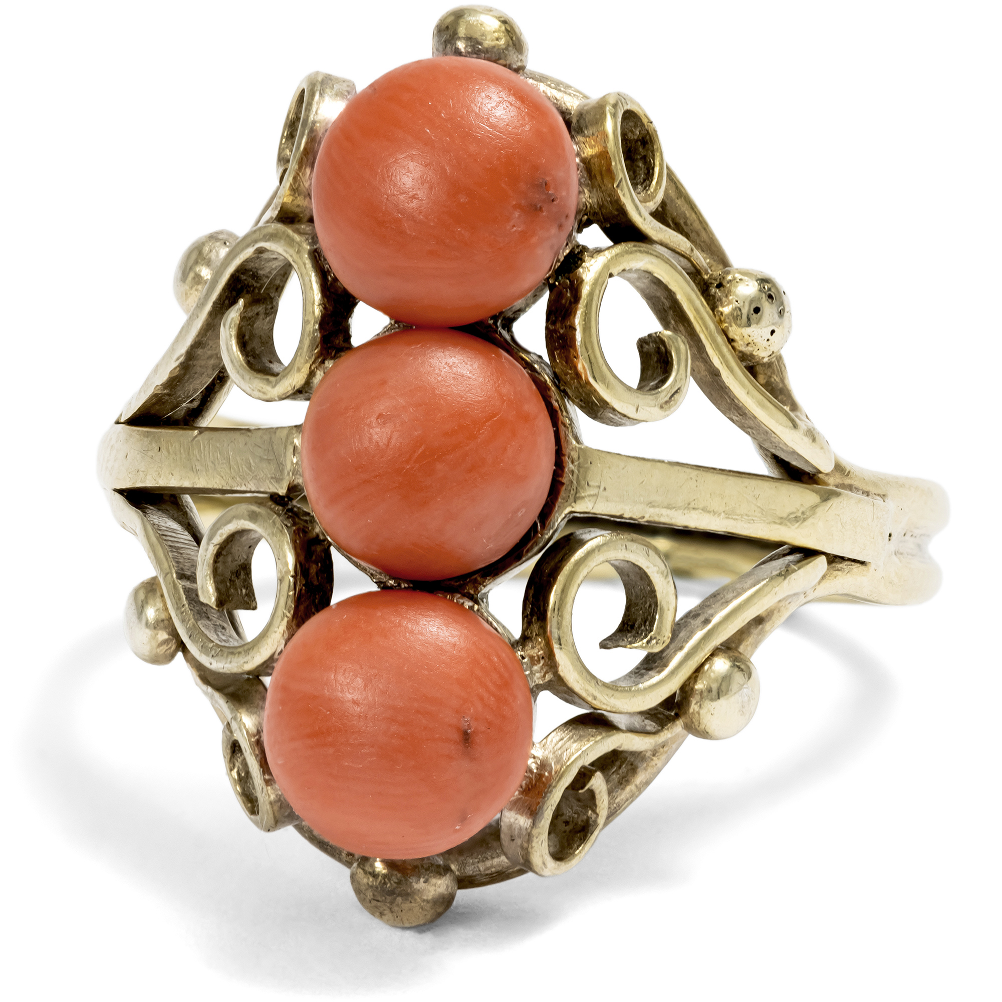 Großer Ring aus vergoldetem Silber mit lachsroten Korallen, um 1950 Großer Ring aus vergoldetem Silber mit lachsroten Korallen, um 1950