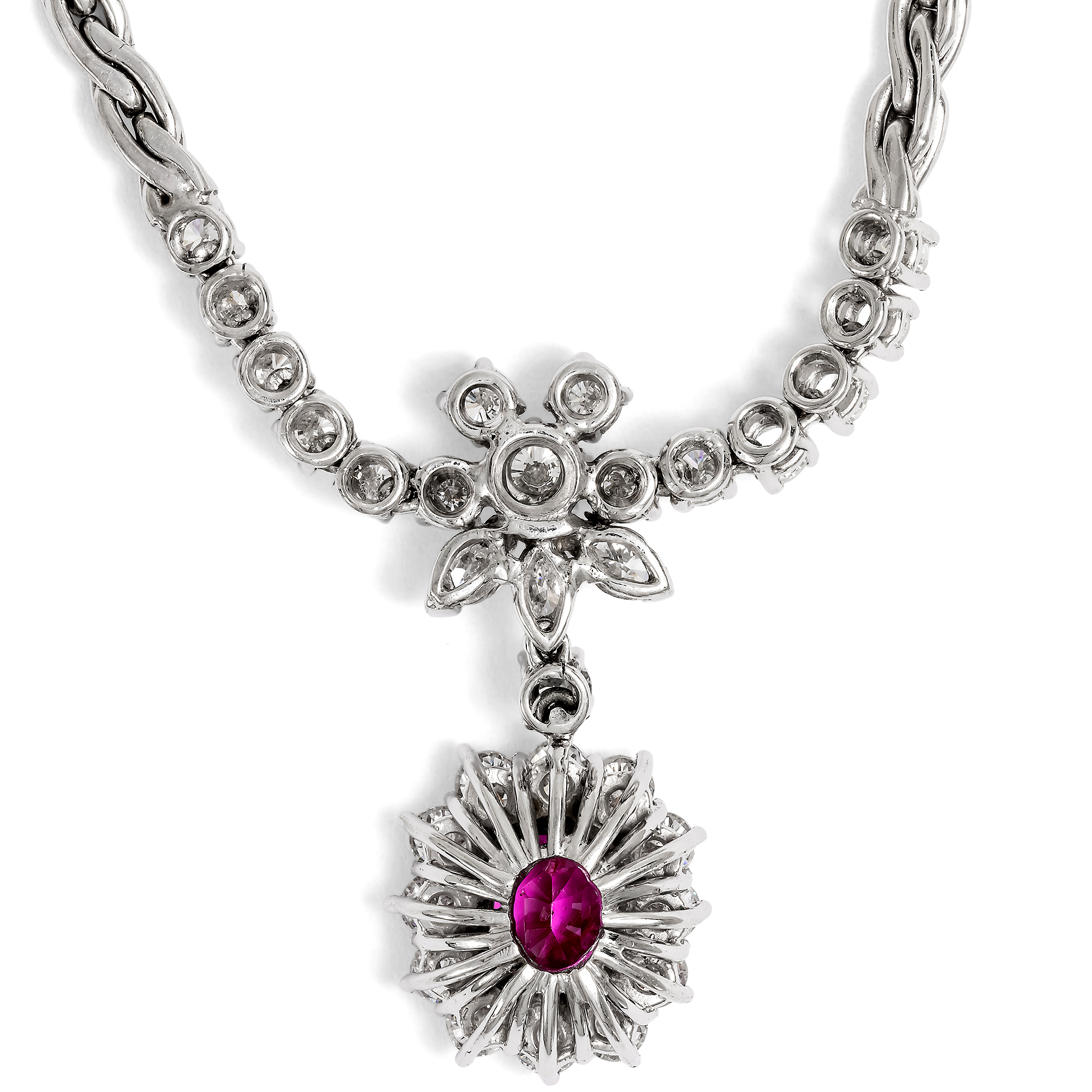 Elegantes Collier aus Weißgold mit Burma-Rubin und 1,50 ct Diamanten, um 1980 Elegantes Collier aus Weißgold mit Burma-Rubin und 1,50 ct Diamanten, um 1980
