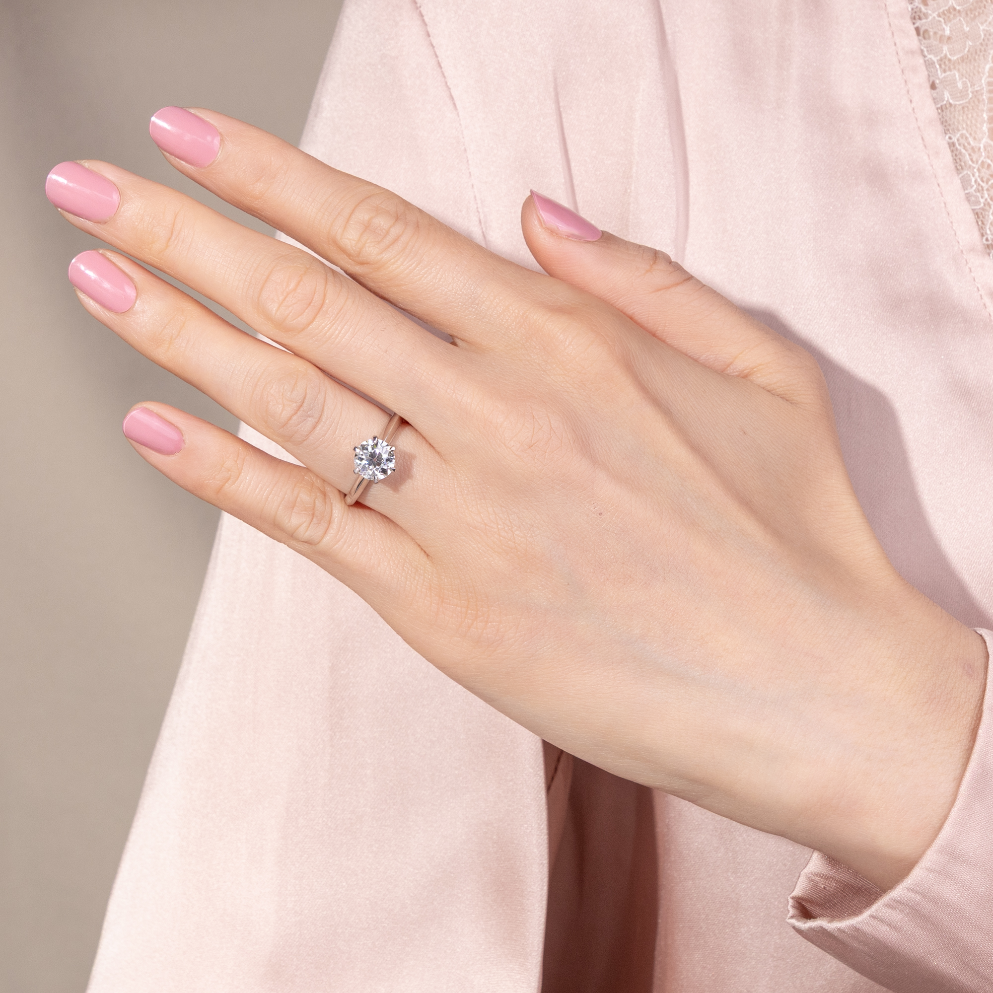 Kostbarer Solitärring mit antikem 1,62 ct Diamant in Platin, aus unserer Werkstatt Kostbarer Solitärring mit antikem 1,62 ct Diamant in Platin, aus unserer Werkstatt