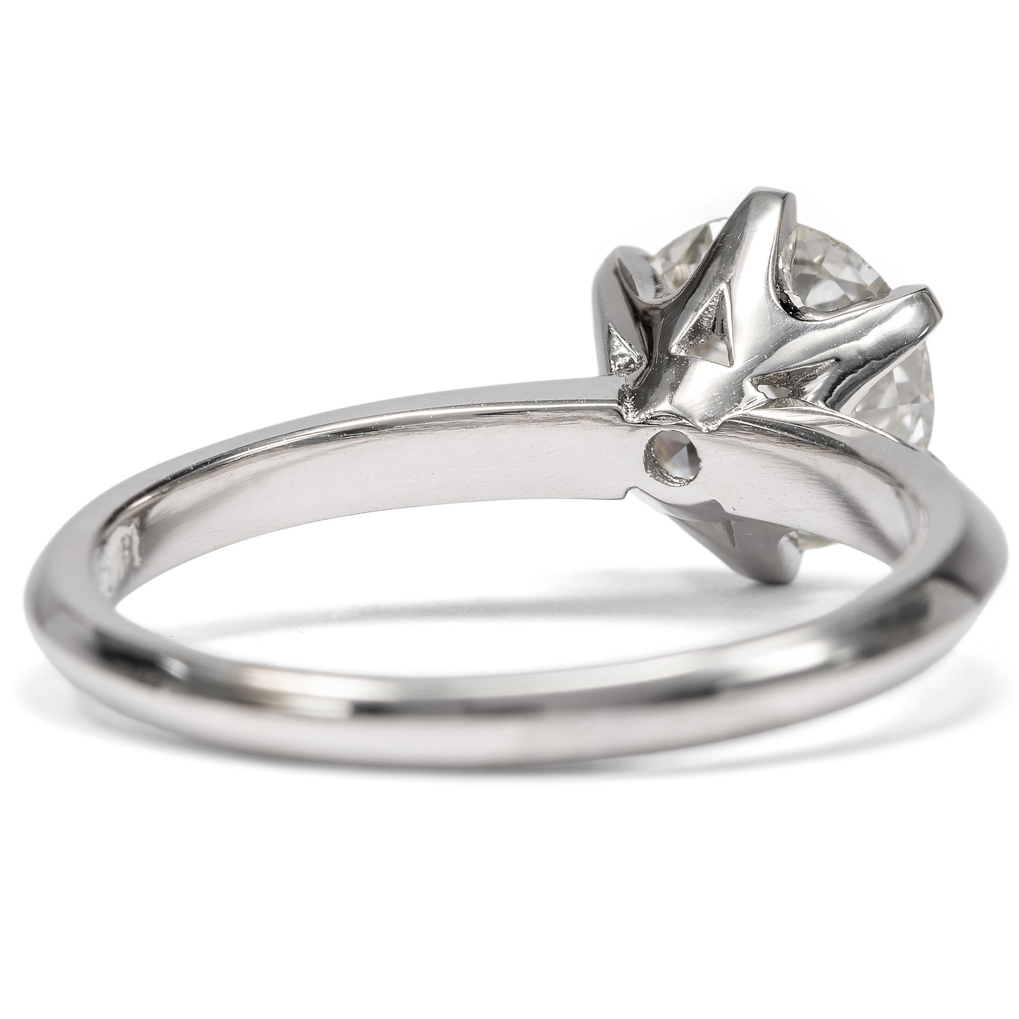 Kostbarer Solitärring mit antikem 1,62 ct Diamant in Platin, aus unserer Werkstatt Kostbarer Solitärring mit antikem 1,62 ct Diamant in Platin, aus unserer Werkstatt