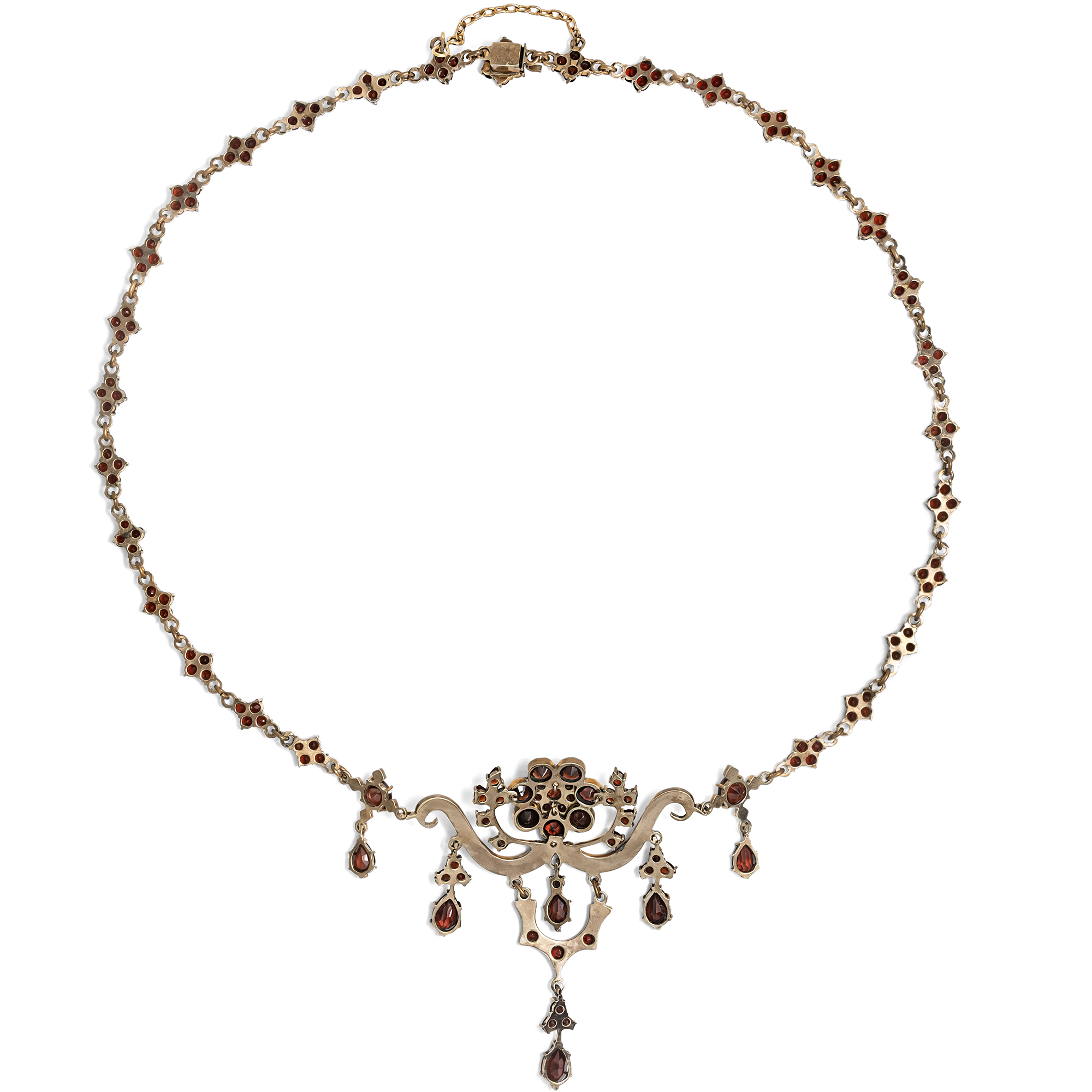 Prachtvolles Collier aus Granaten in vergoldetem Tombak, um 1910 Prachtvolles Collier aus Granaten in vergoldetem Tombak, um 1910