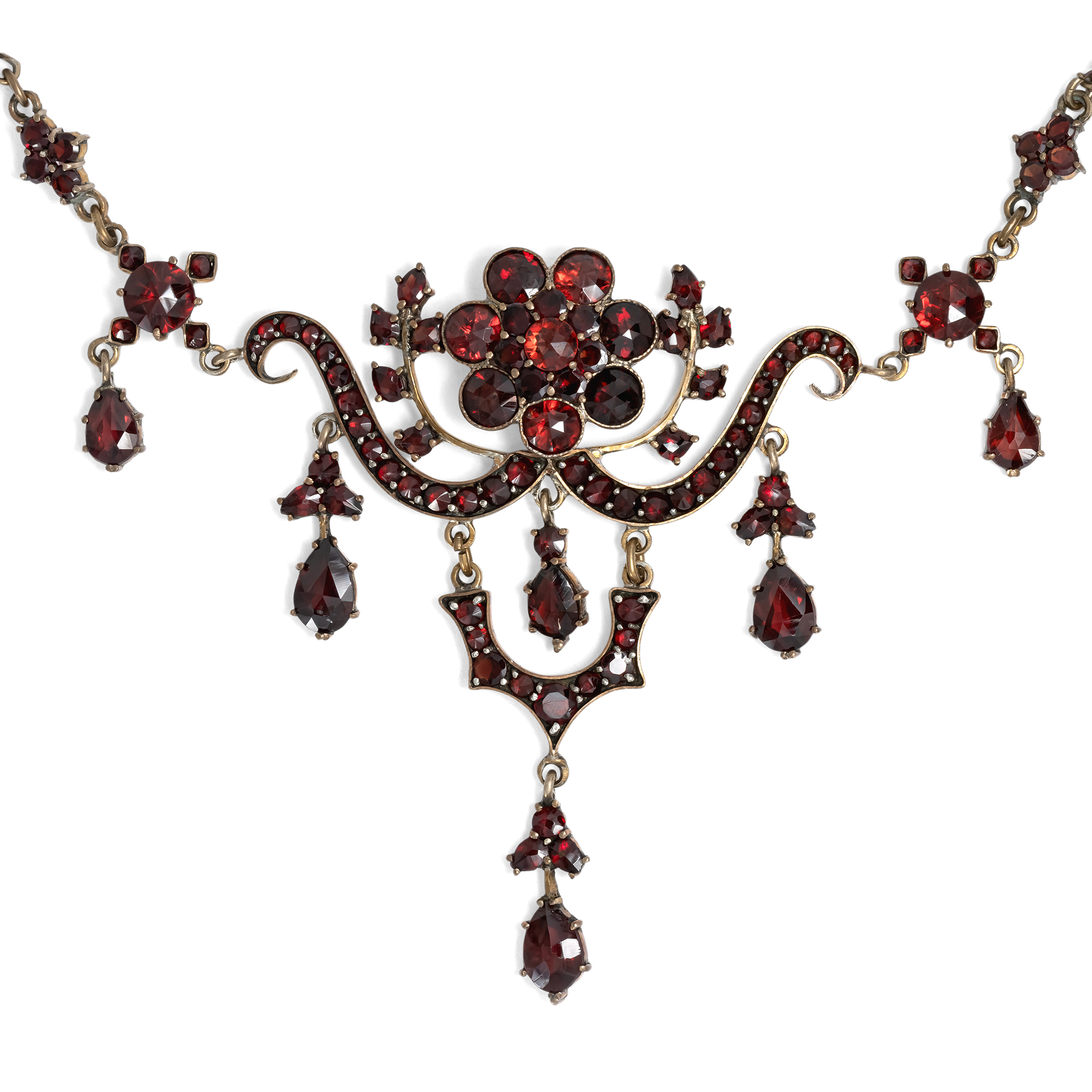 Prachtvolles Collier aus Granaten in vergoldetem Tombak, um 1910 Prachtvolles Collier aus Granaten in vergoldetem Tombak, um 1910