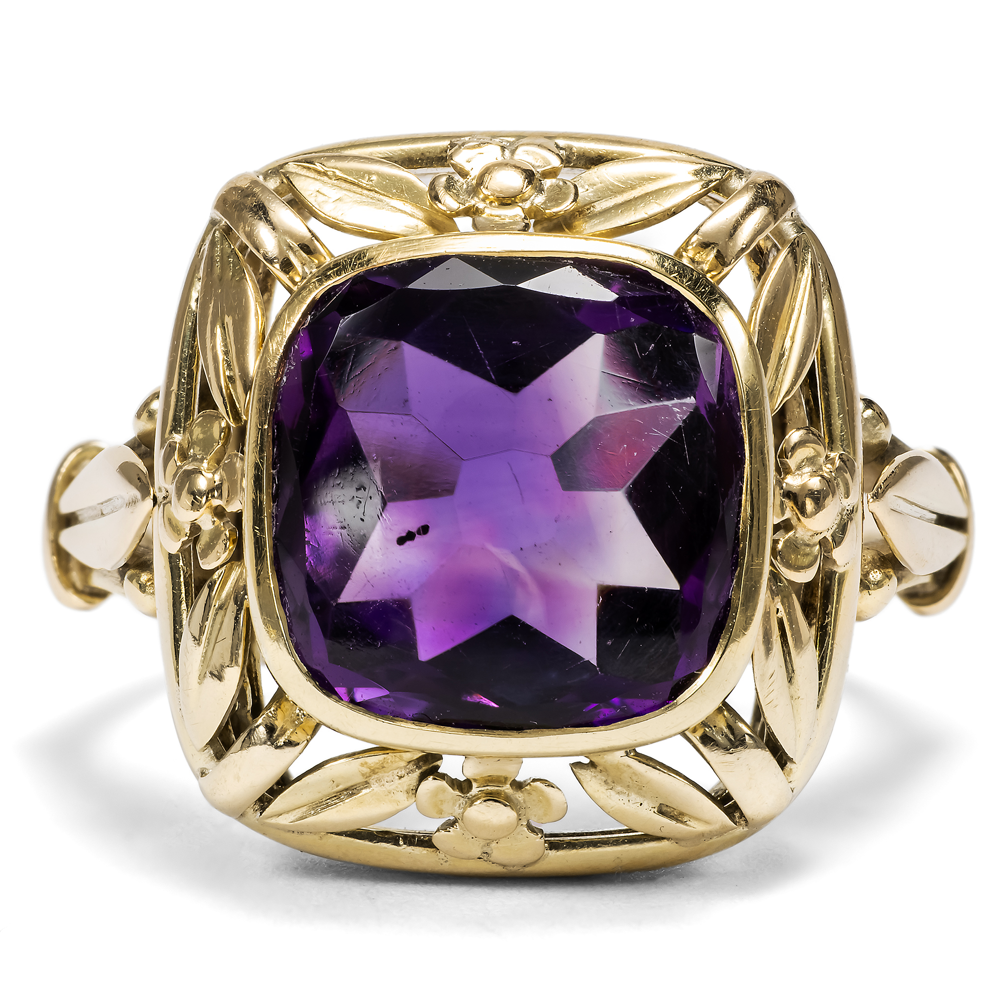 Retro Style Ring mit „Bufftop“-Amethyst in Gold, Deutschland um 1935 Retro Style Ring mit „Bufftop“-Amethyst in Gold, Deutschland um 1935