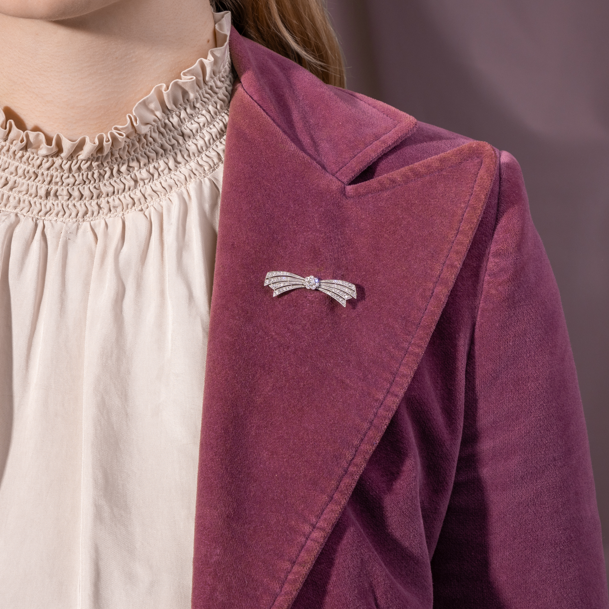 Antike Brosche mit Diamanten in Gold & Platin, Wien, späte 1920er Jahre Antike Brosche mit Diamanten in Gold & Platin, Wien, späte 1920er Jahre