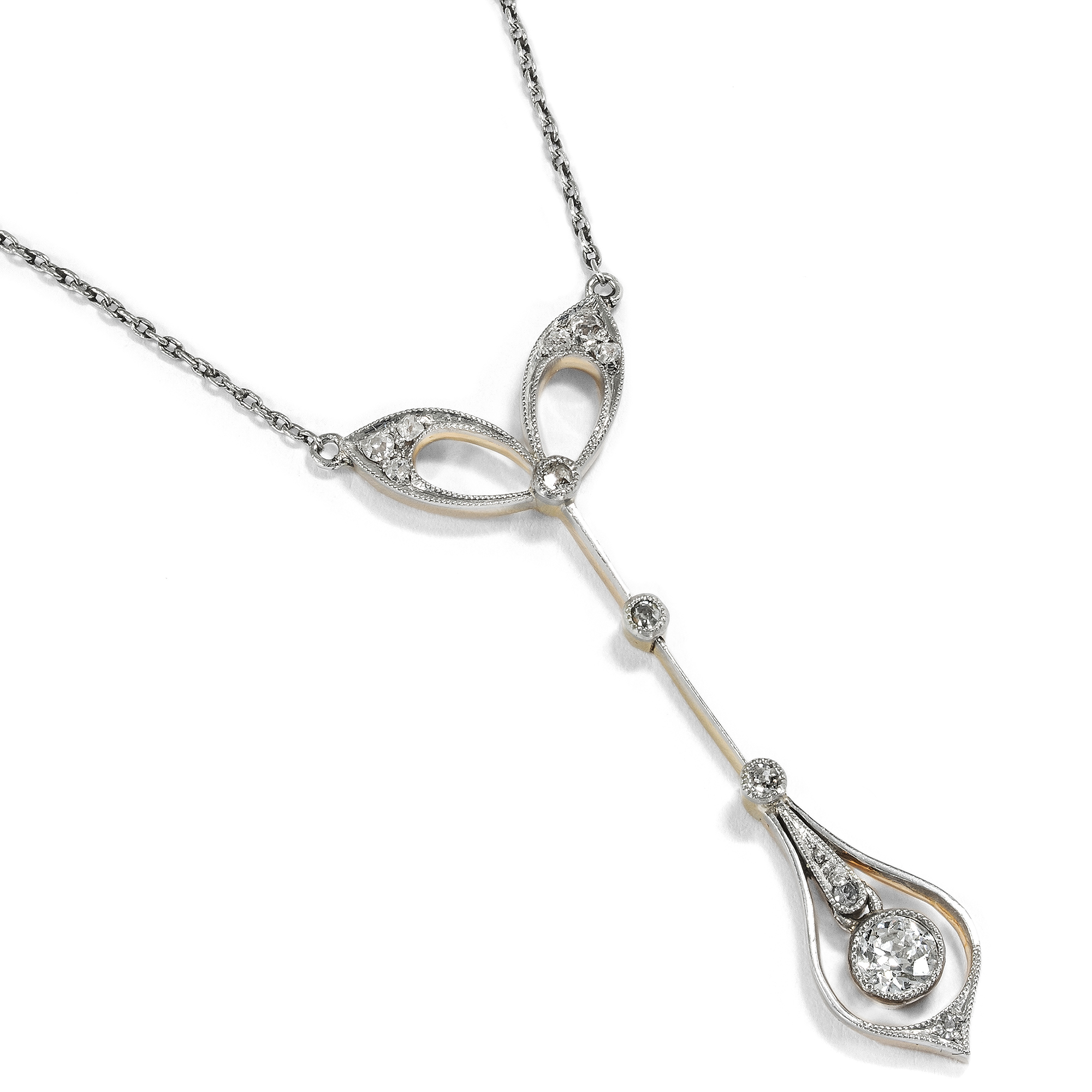 Zartes antikes Collier mit Diamanten in Platin auf Gold, um 1910 Zartes antikes Collier mit Diamanten in Platin auf Gold, um 1910