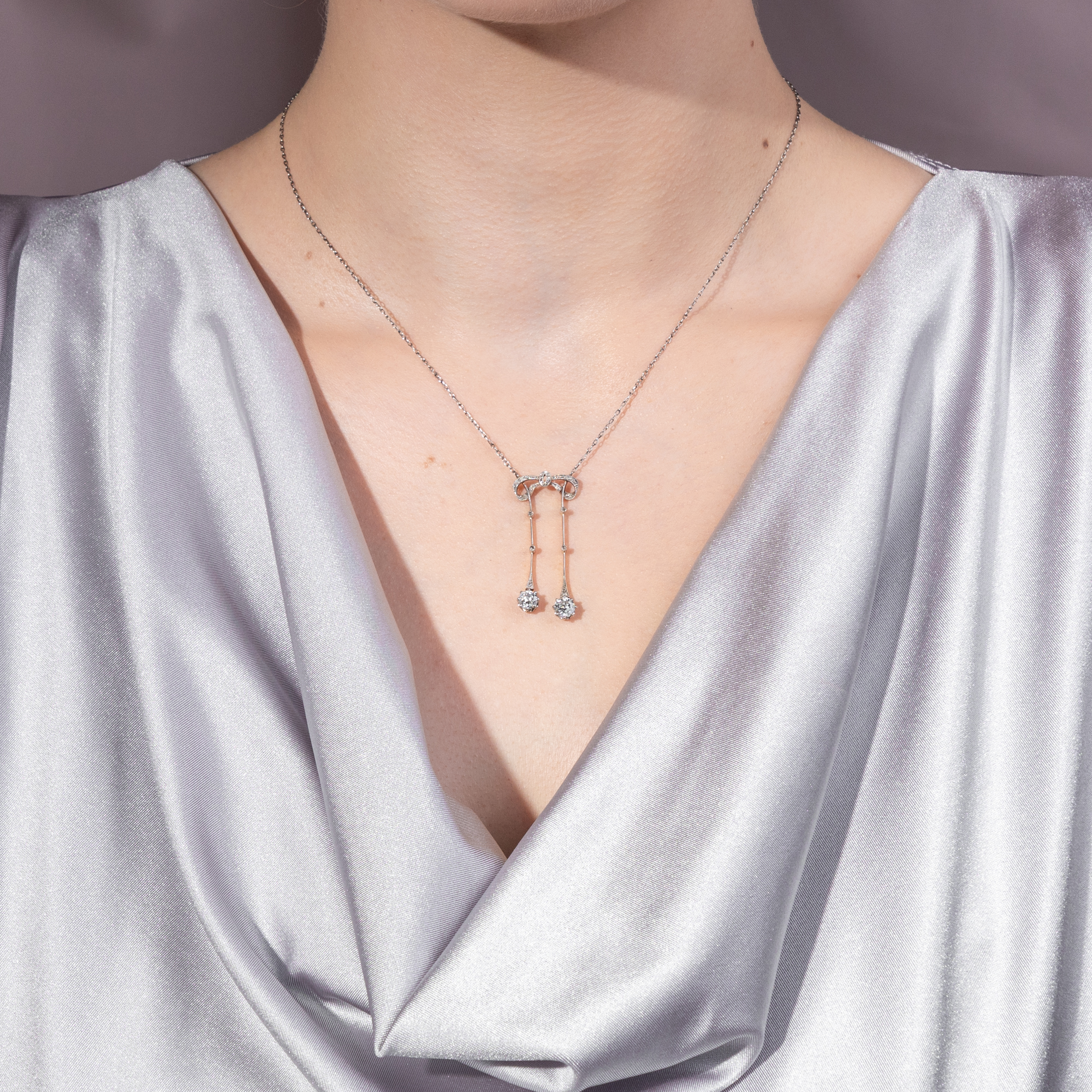 Bezauberndes Lavallière-Collier mit Diamanten in Gold & Platin, um 1910 Bezauberndes Lavallière-Collier mit Diamanten in Gold & Platin, um 1910