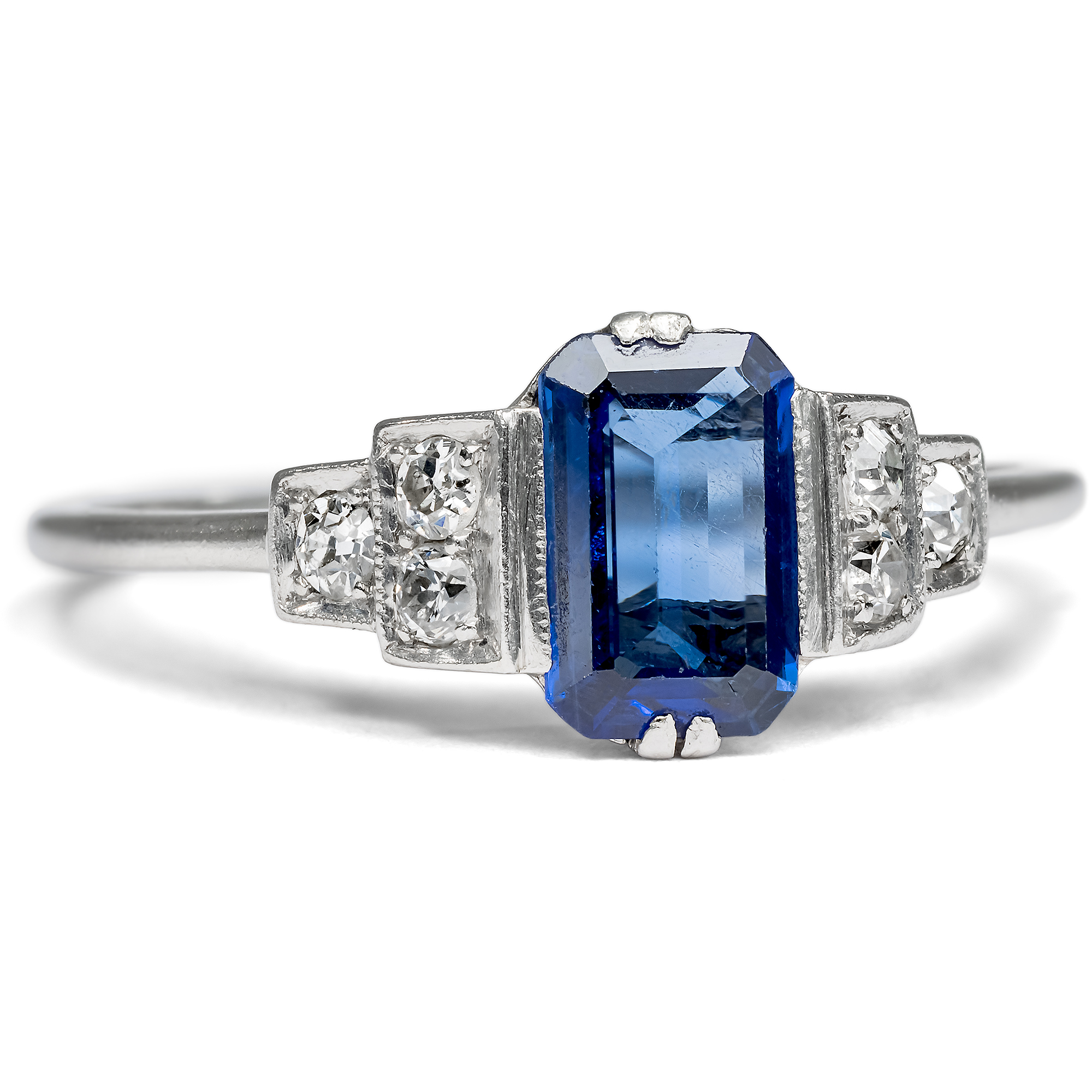 Zierlicher Ring des Art Déco mit unbehandeltem Saphir & Diamanten in Platin, um 1925 Zierlicher Ring des Art Déco mit unbehandeltem Saphir & Diamanten in Platin, um 1925
