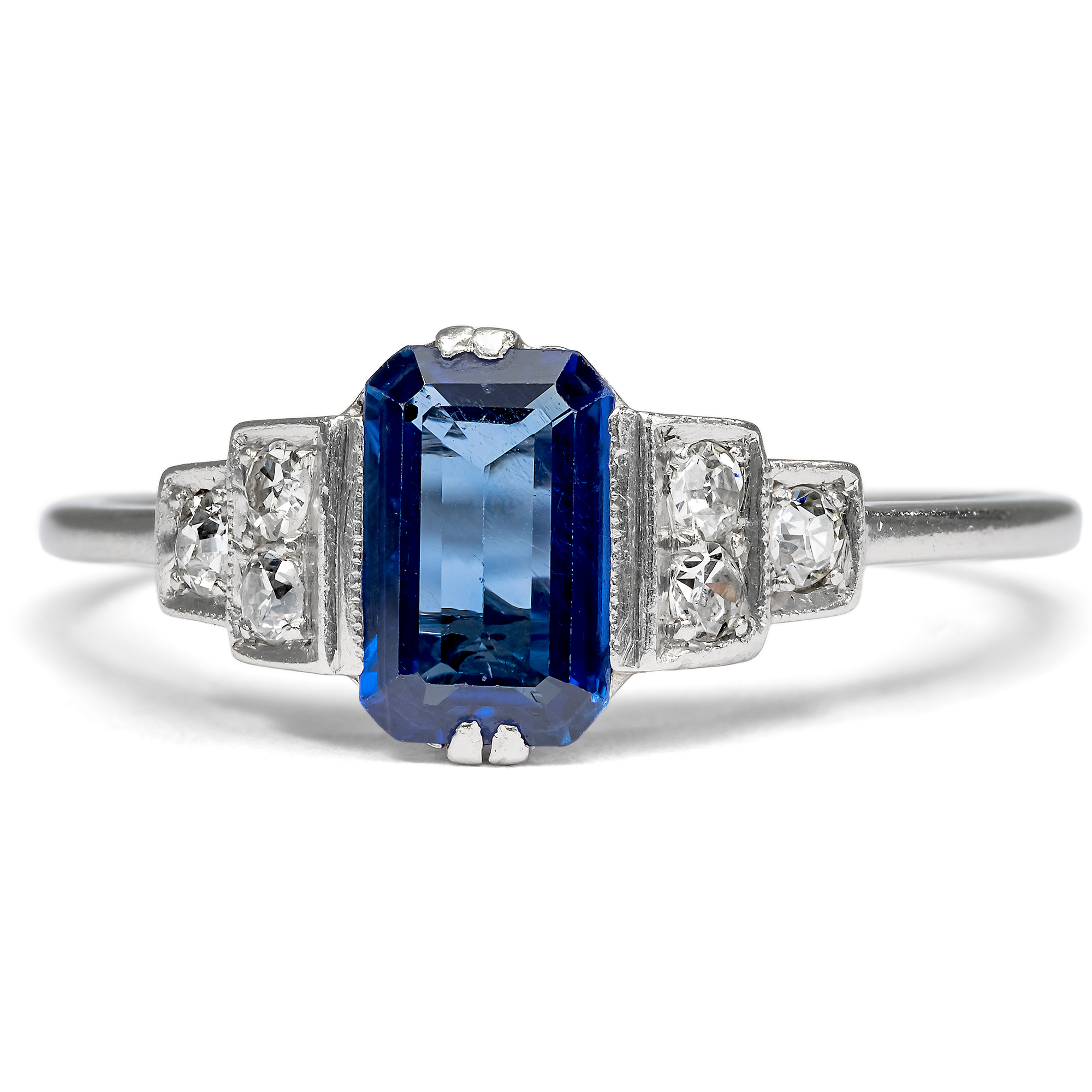 Zierlicher Ring des Art Déco mit unbehandeltem Saphir & Diamanten in Platin, um 1925 Zierlicher Ring des Art Déco mit unbehandeltem Saphir & Diamanten in Platin, um 1925