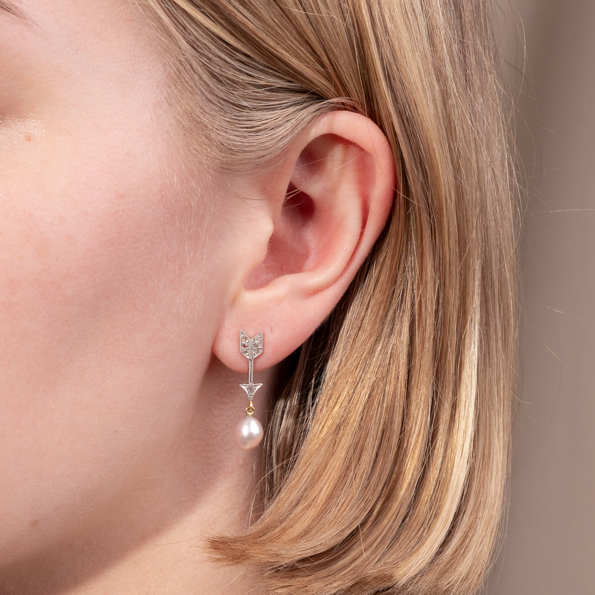 Romantische Ohrringe mit Diamanten & Perlen, um 1900 & später Romantische Ohrringe mit Diamanten & Perlen, um 1900 & später