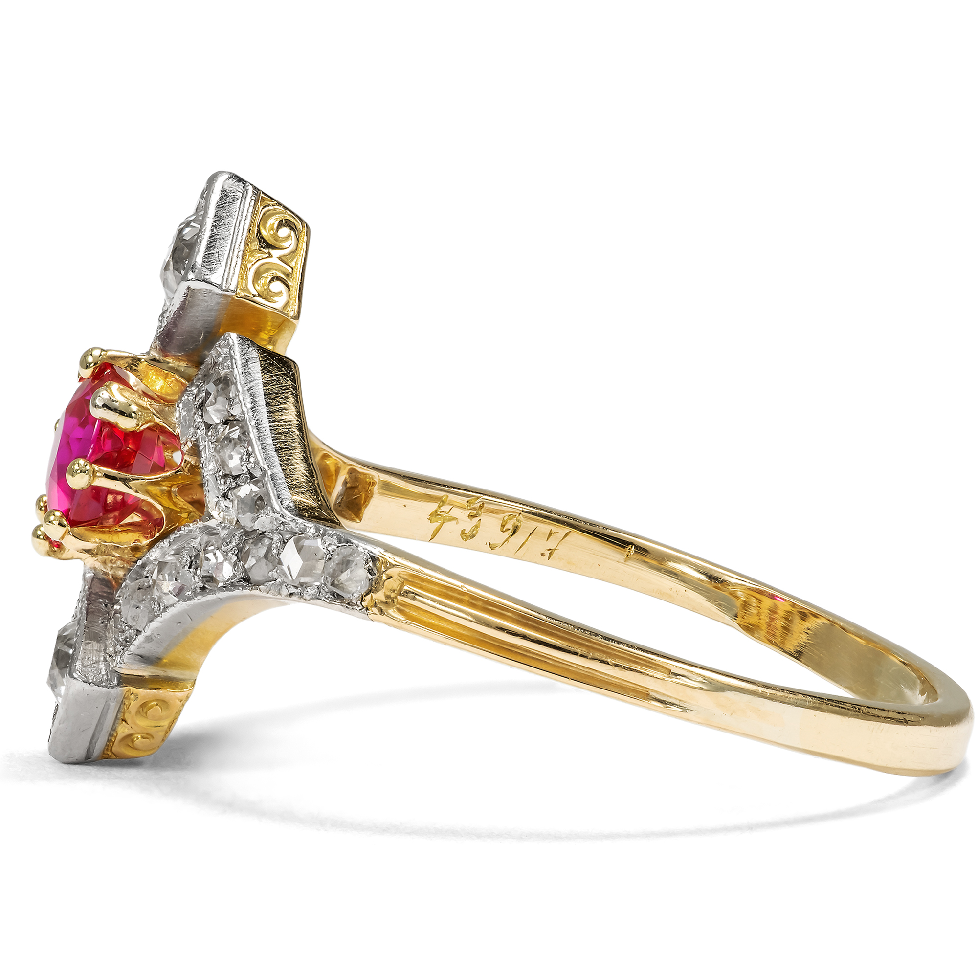 Eleganter antiker Ring mit unbehandeltem Burma-Rubin & Diamanten, um 1910 Eleganter antiker Ring mit unbehandeltem Burma-Rubin & Diamanten, um 1910