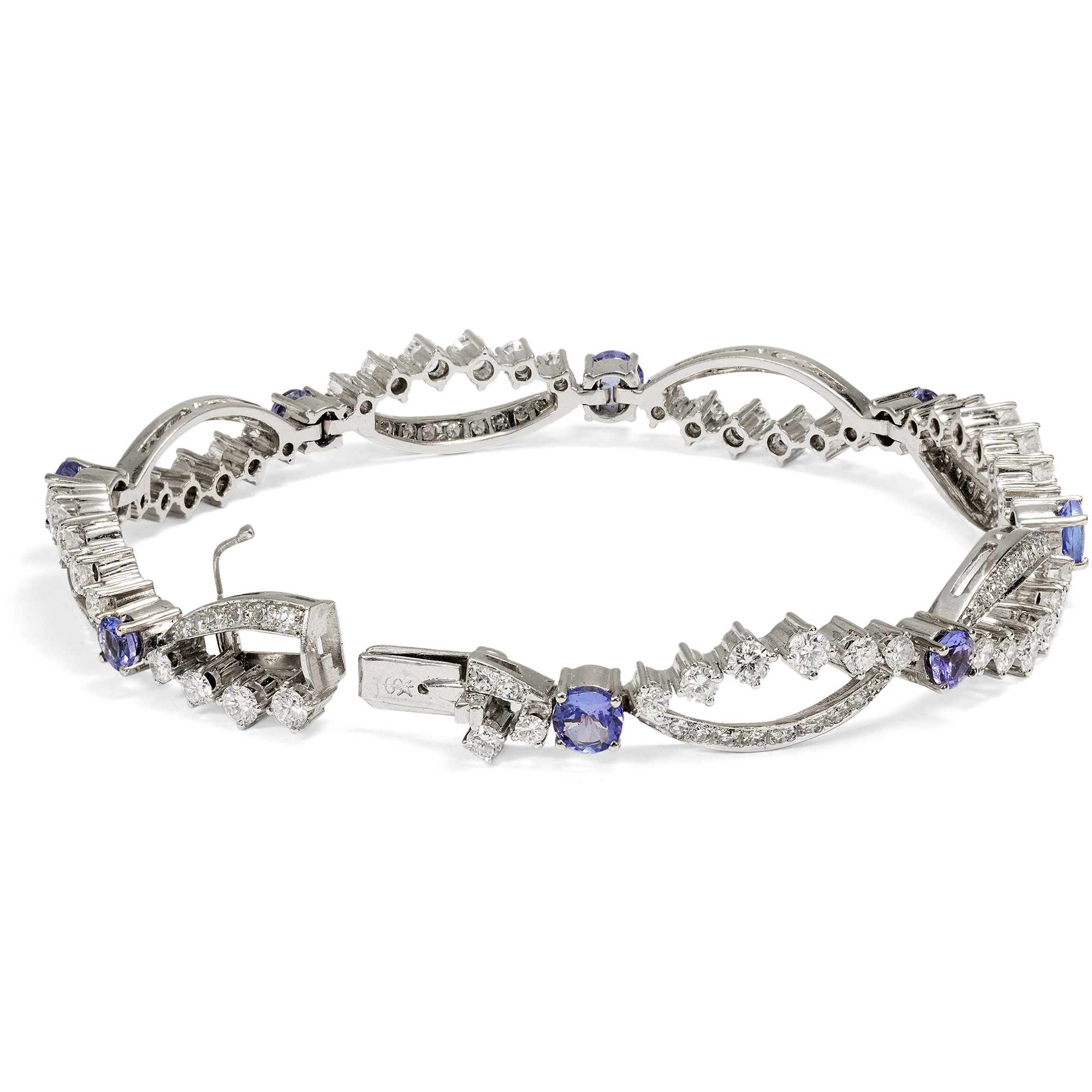 Elegant White Gold Bracelet with Diamonds & Tanzanites, c. 1975 Elegant White Gold Bracelet with Diamonds & Tanzanites, c. 1975