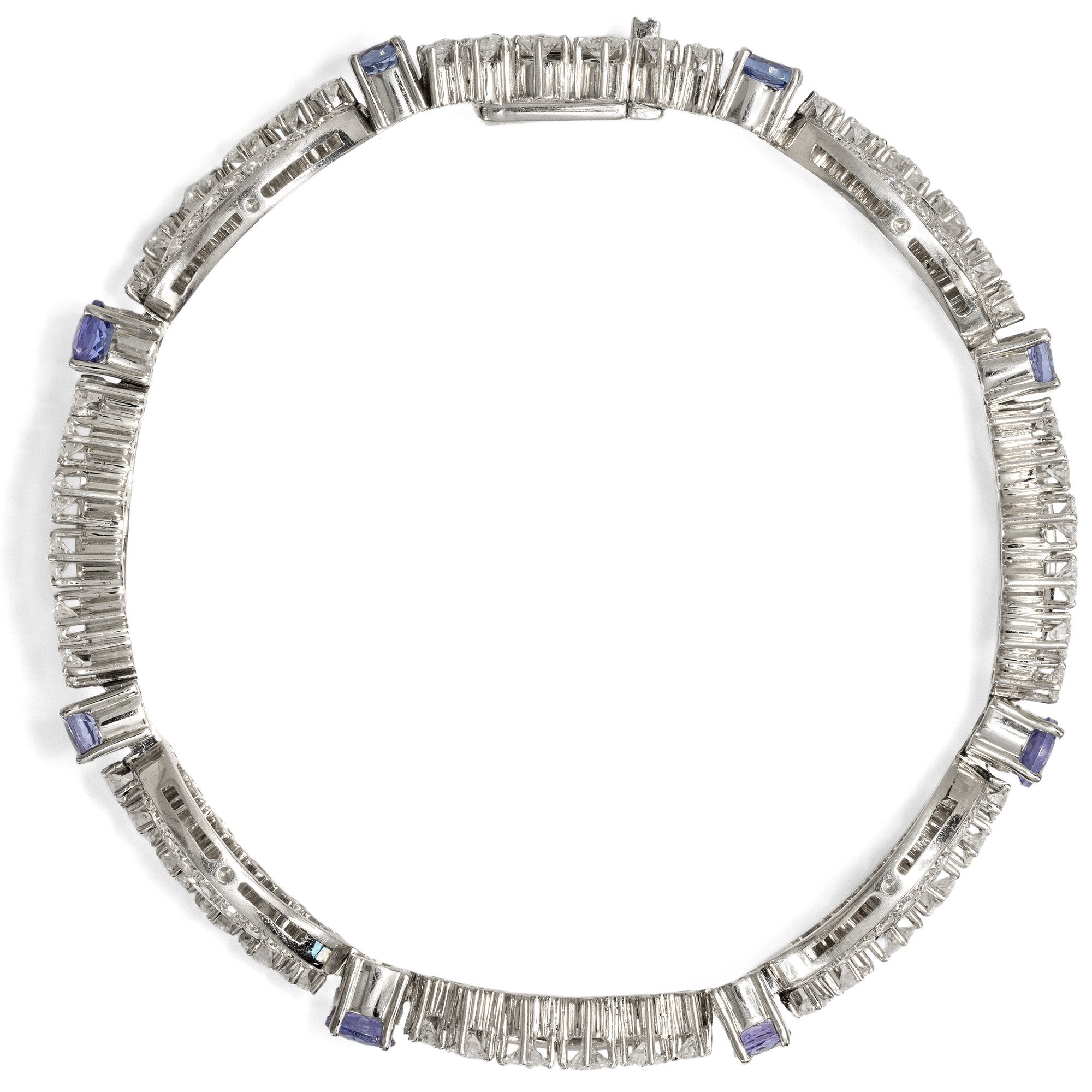 Elegant White Gold Bracelet with Diamonds & Tanzanites, c. 1975 Elegant White Gold Bracelet with Diamonds & Tanzanites, c. 1975