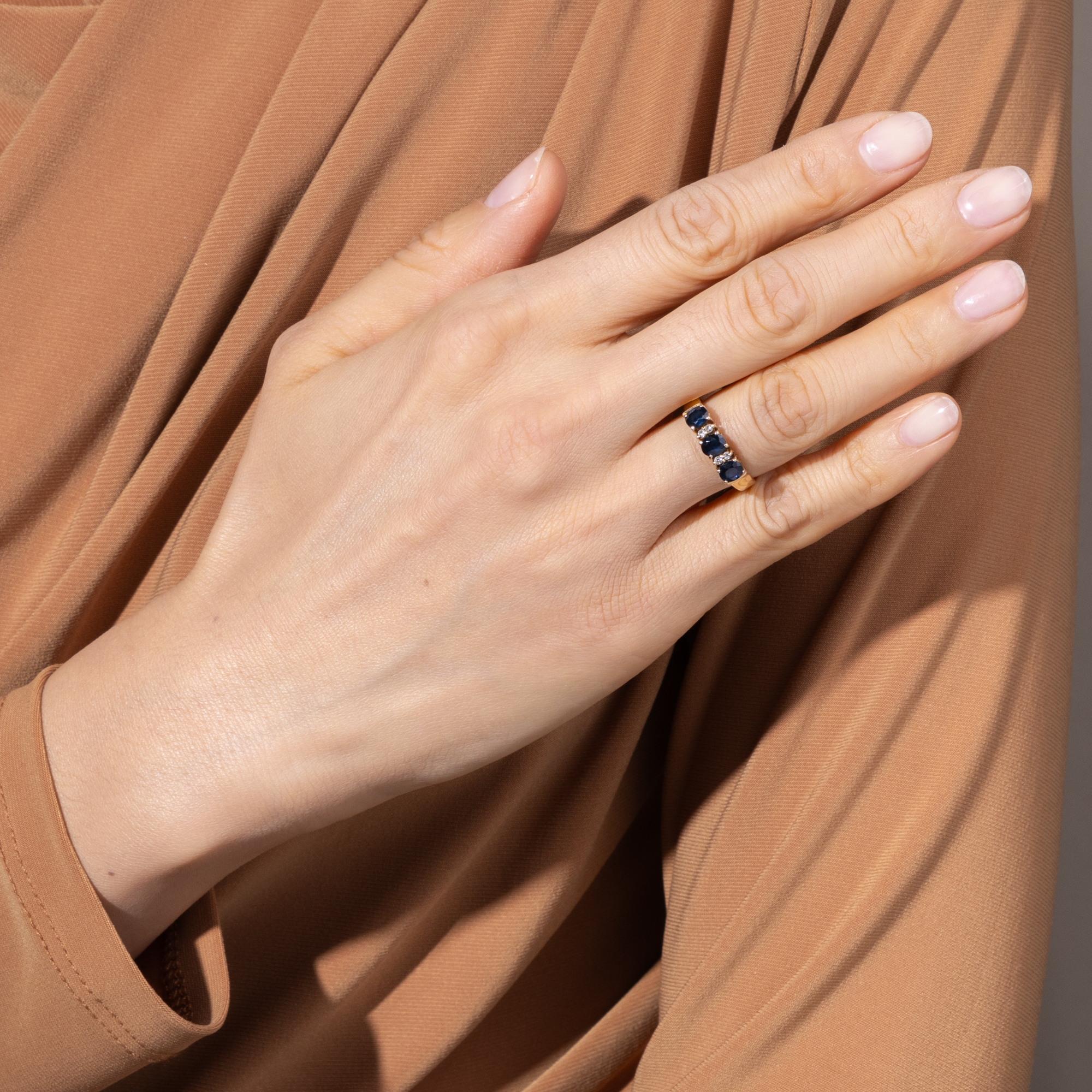 Vintage Ring aus Gold mit Saphiren & Diamanten, Deutschland um 1980 Vintage Ring aus Gold mit Saphiren & Diamanten, Deutschland um 1980