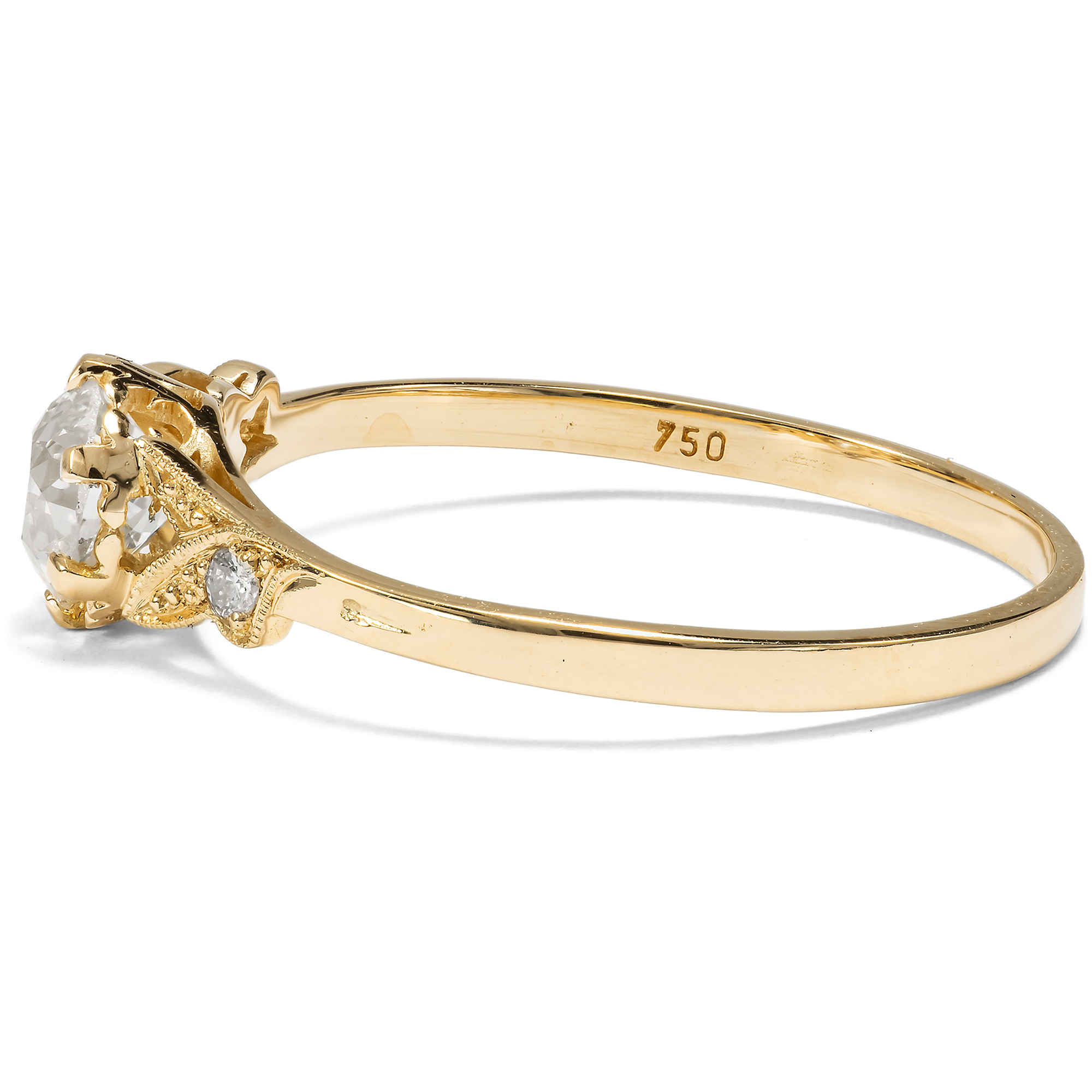 Zarter Ring mit 0,59 ct Diamant im Altschliff aus unserer Werkstatt Zarter Ring mit 0,59 ct Diamant im Altschliff aus unserer Werkstatt