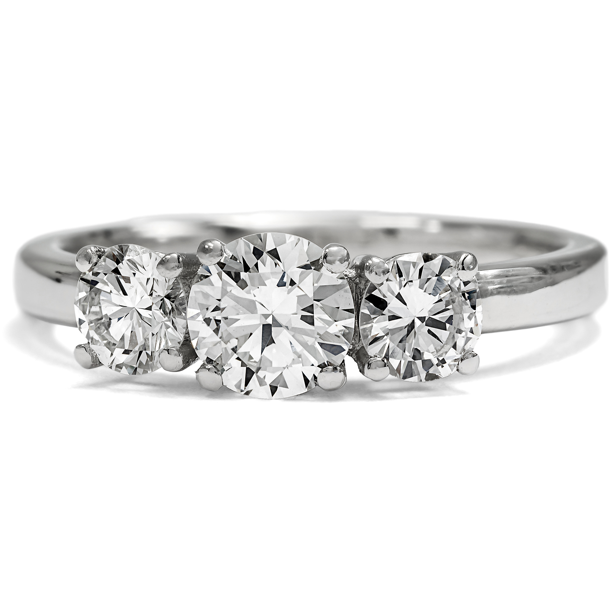 Ungetragener „Trilogie“-Ring mit 1,05 ct vintage Brillanten in Platin, aus unserer Werkstatt Ungetragener „Trilogie“-Ring mit 1,05 ct vintage Brillanten in Platin, aus unserer Werkstatt