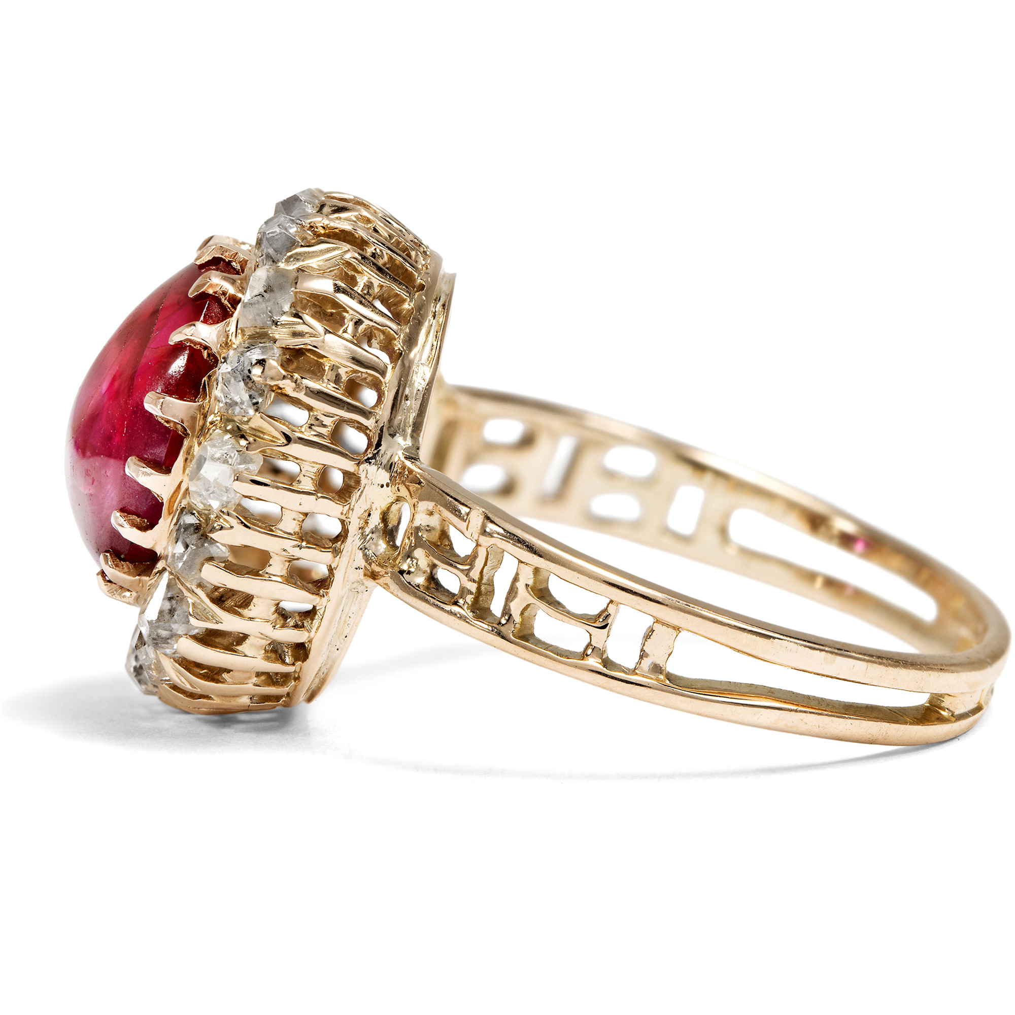 Kostbarer Ring mit unbehandeltem Rubin aus Burma & Diamanten in Roségold, um 1890 Kostbarer Ring mit unbehandeltem Rubin aus Burma & Diamanten in Roségold, um 1890
