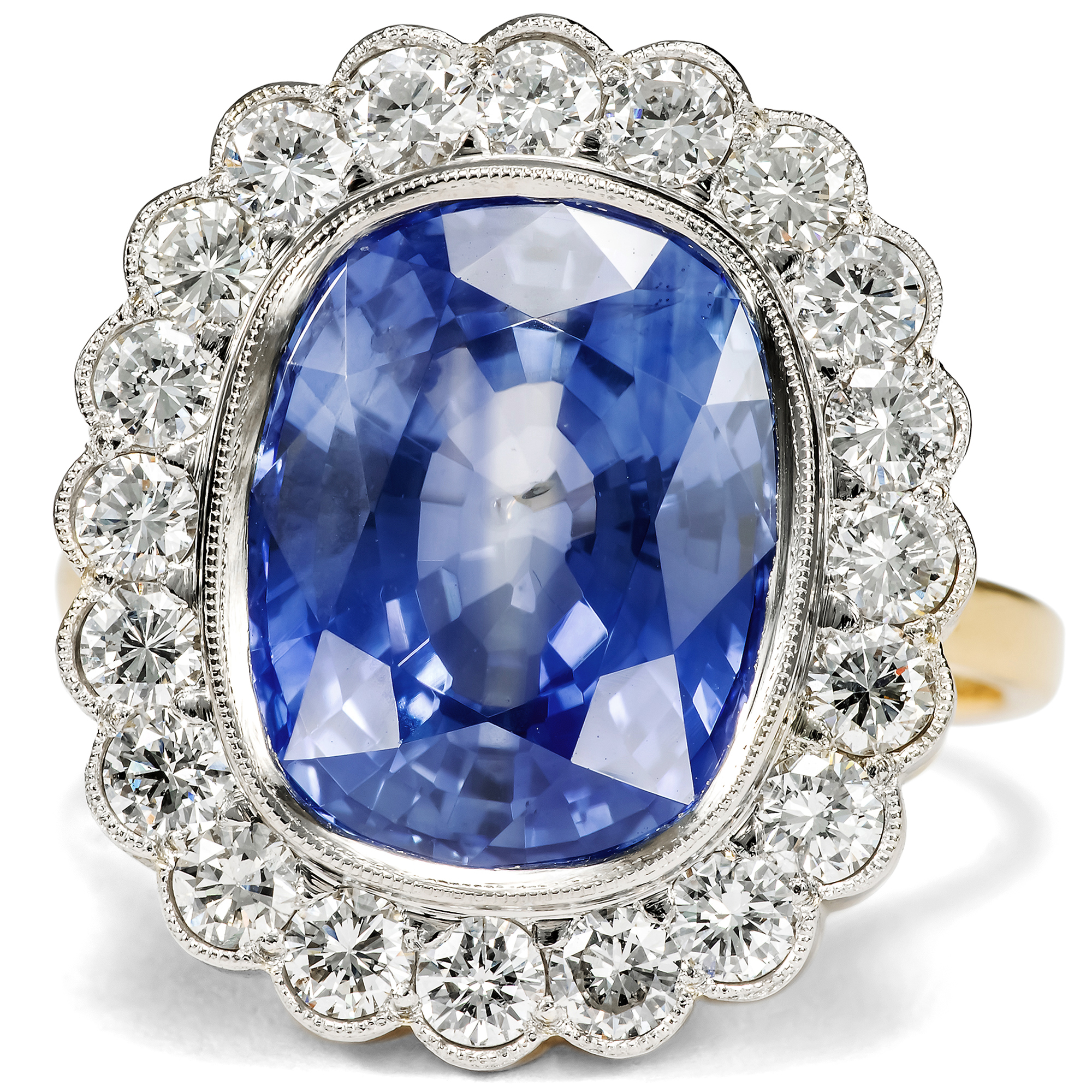 Kostbarer Ring mit großem Ceylon-Saphir & Diamanten, aus unserer Werkstatt Kostbarer Ring mit großem Ceylon-Saphir & Diamanten, aus unserer Werkstatt