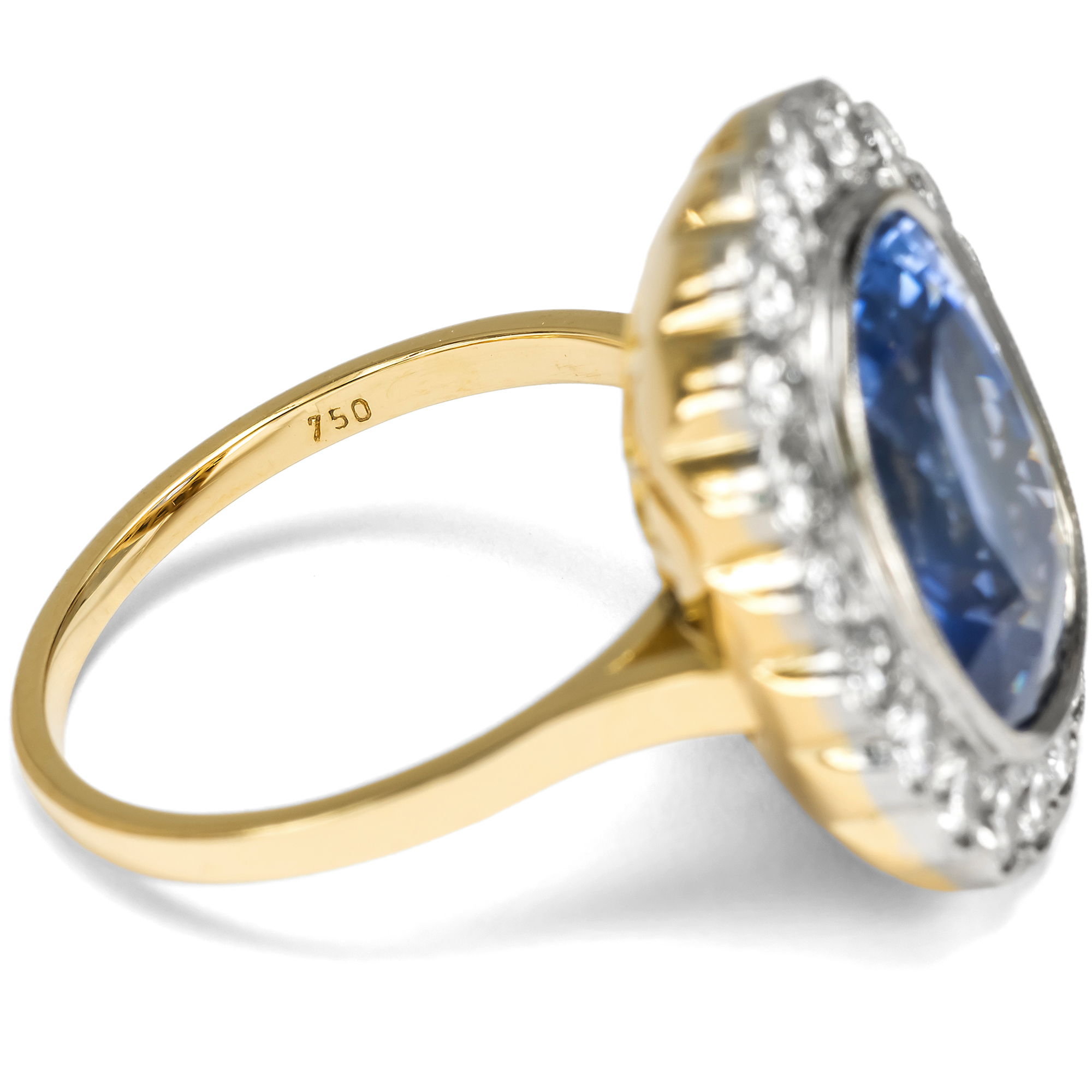 Kostbarer Ring mit großem Ceylon-Saphir & Diamanten, aus unserer Werkstatt Kostbarer Ring mit großem Ceylon-Saphir & Diamanten, aus unserer Werkstatt